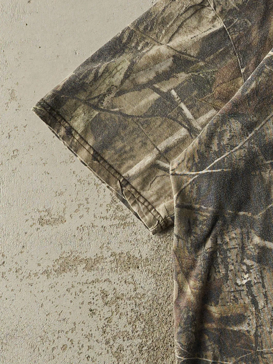 Vintage Y2K Camo Realtree Pocket Tee (L) sold by Rebalance Vintage product image thumbnail 3