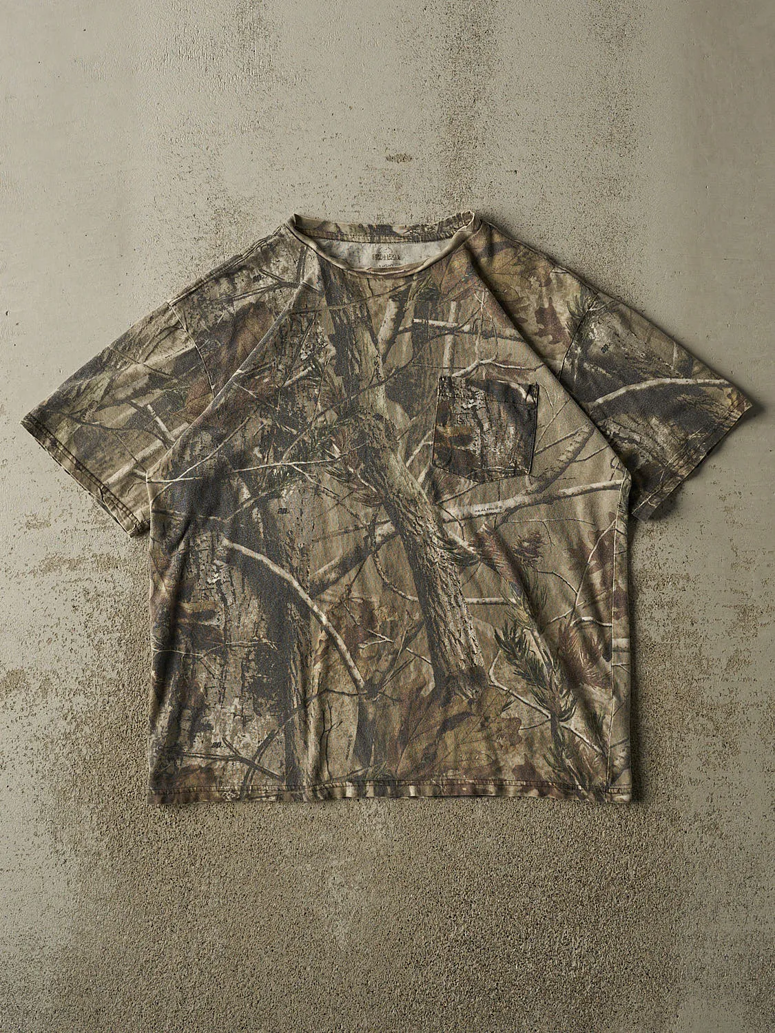 Vintage Y2K Camo Realtree Pocket Tee (L) sold by Rebalance Vintage