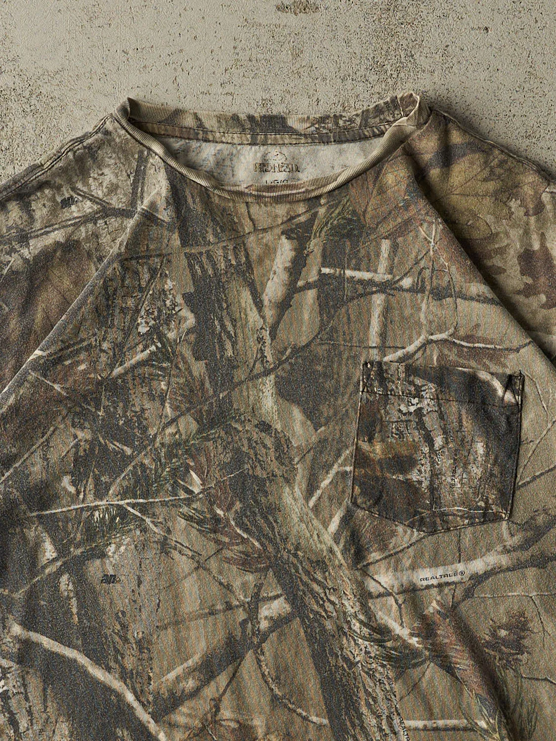 Vintage Y2K Camo Realtree Pocket Tee (L) sold by Rebalance Vintage product image thumbnail 2