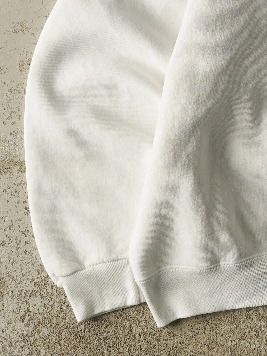 Vintage 90s White Suomalainen Embroidered Crewneck (M) sold by Rebalance Vintage product image thumbnail 3