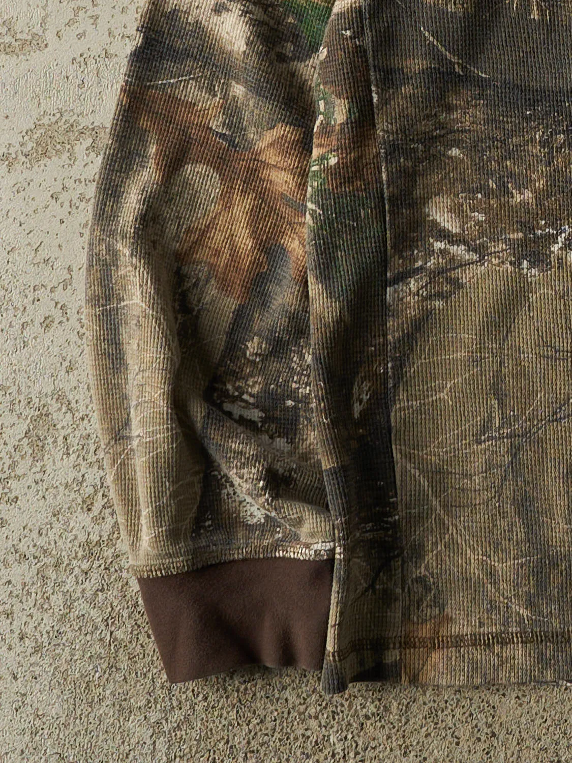 Vintage Y2K Camo Realtree Thermal Long Sleeve (L/XL) sold by Rebalance Vintage product image thumbnail 3