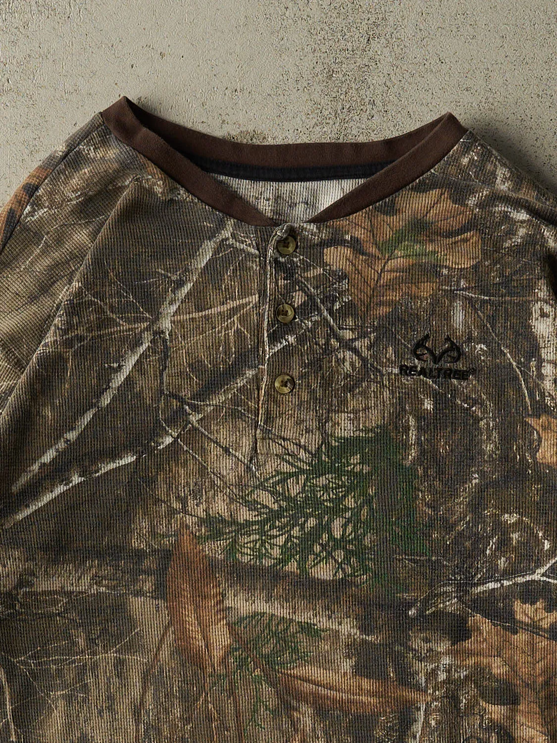 Vintage Y2K Camo Realtree Thermal Long Sleeve (L/XL) sold by Rebalance Vintage product image thumbnail 2