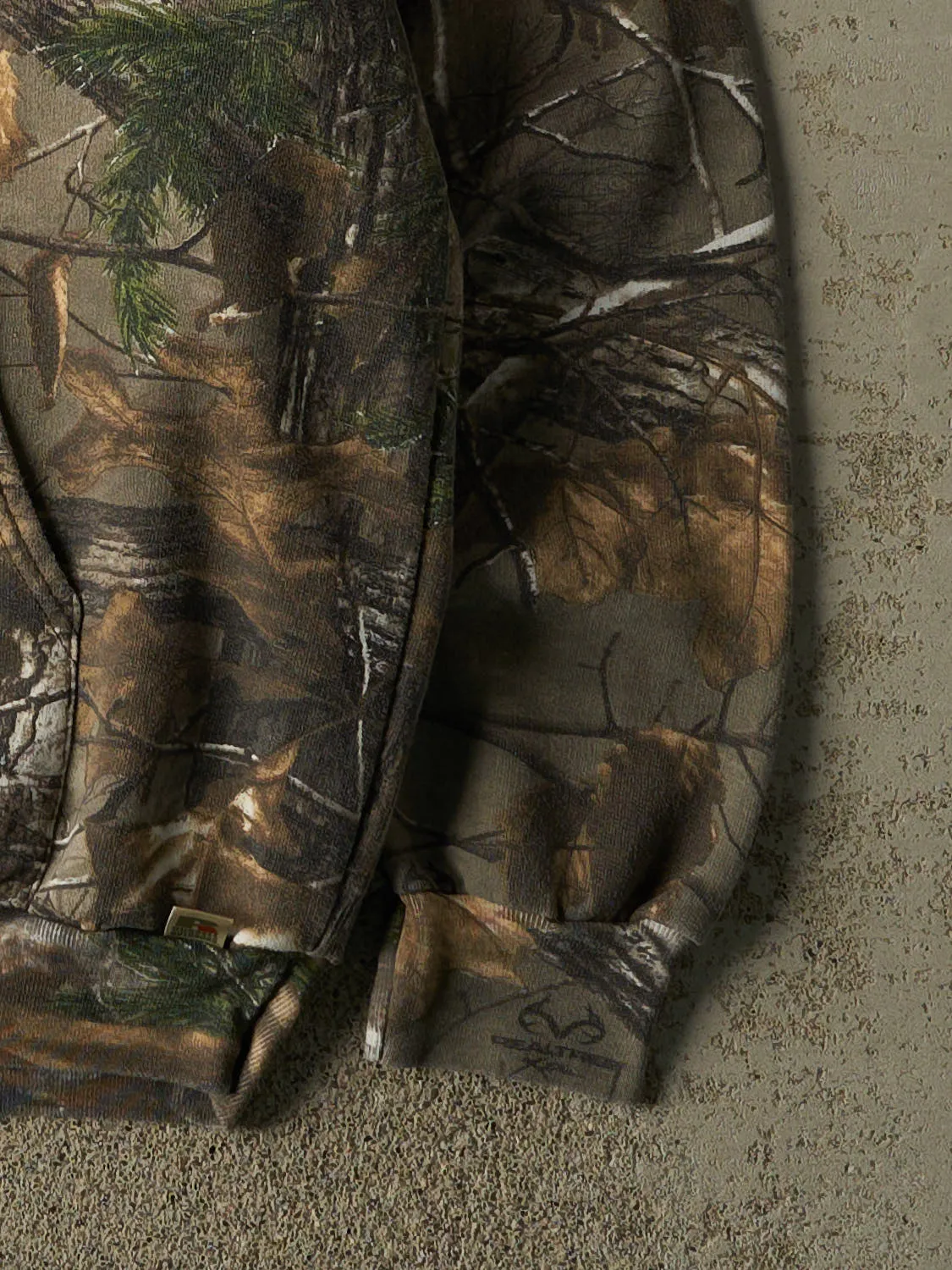 Vintage Y2K Camo Russell Athletic x Realtree Embroidered Hoodie (L/XL) sold by Rebalance Vintage product image thumbnail 4