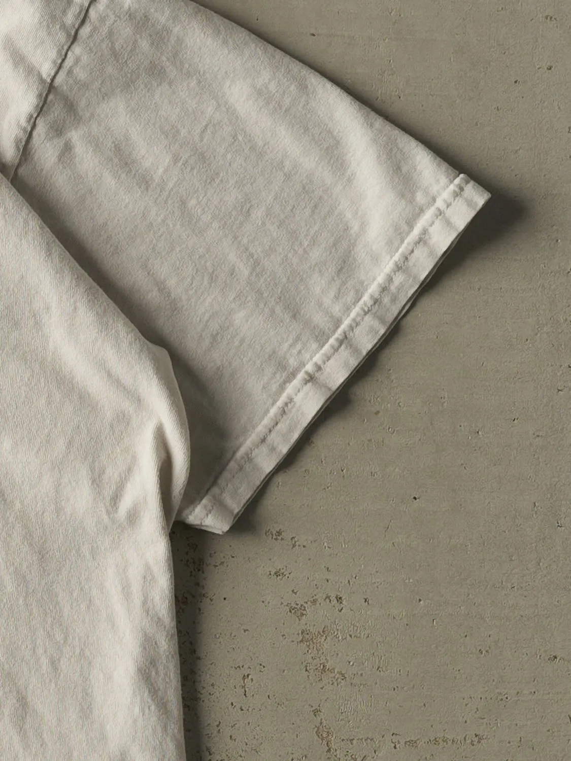 Vintage Y2K White Red Hot Chili Peppers Tee (XL) sold by Rebalance Vintage product image thumbnail 4