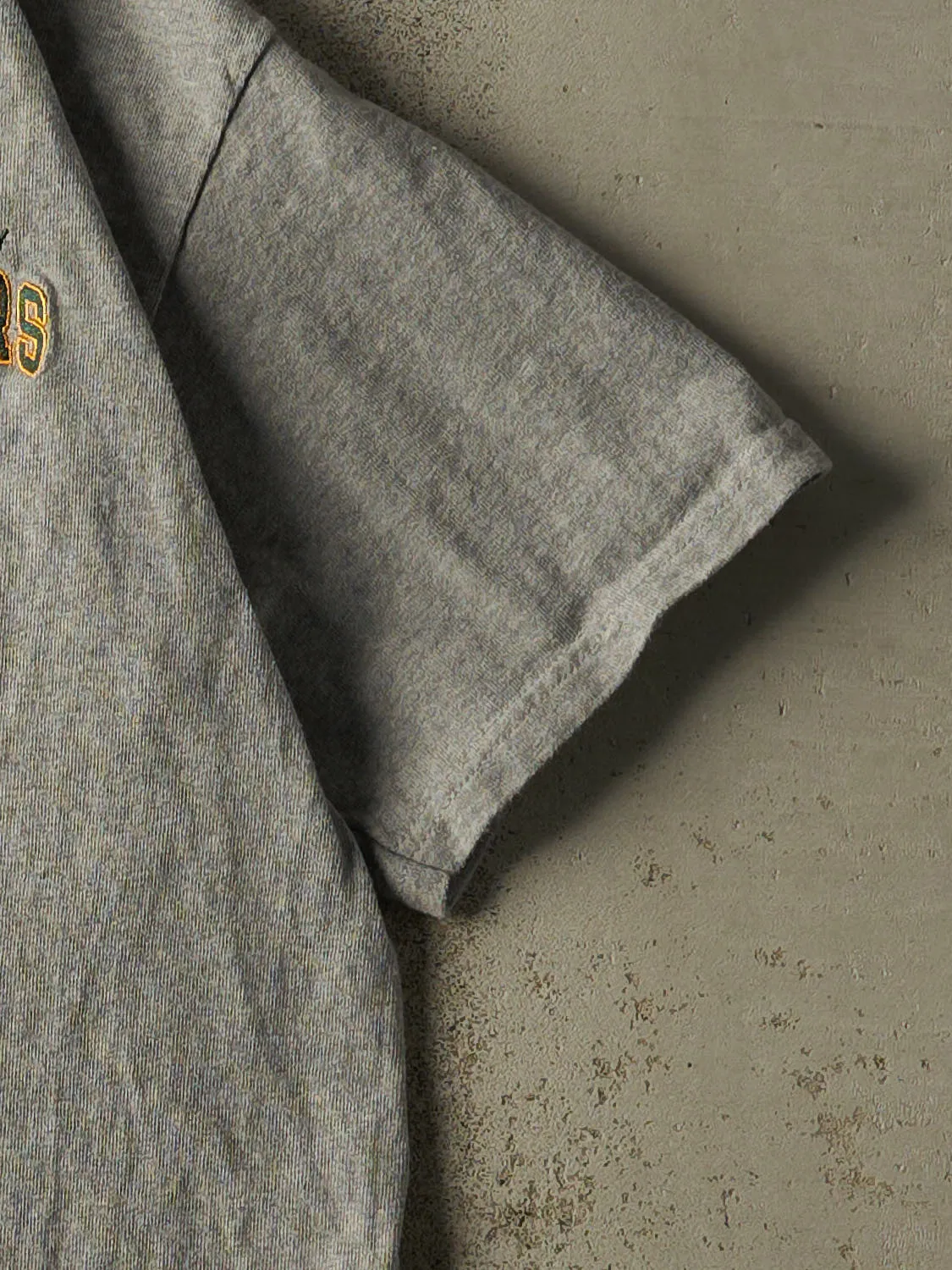 Vintage 90s Grey Green Bay Packers Embroidered Tee (M) sold by Rebalance Vintage product image thumbnail 4