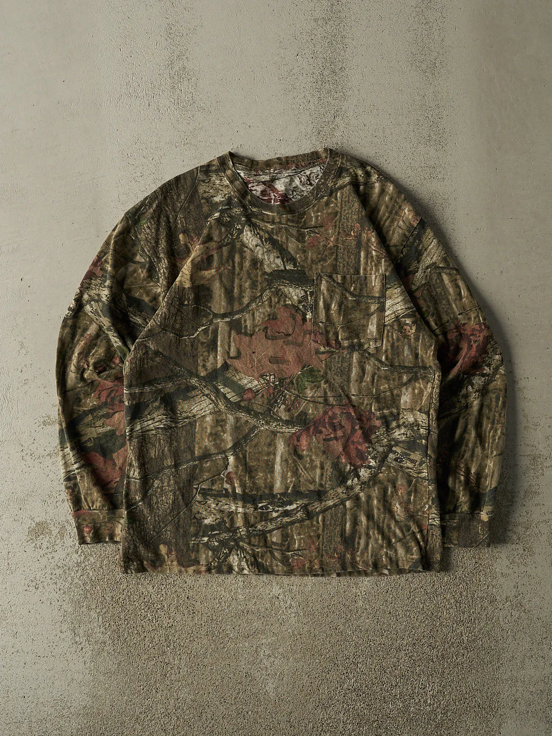 Vintage Y2K Camo Mossy Oak Pocket Long Sleeve (L) sold by Rebalance Vintage