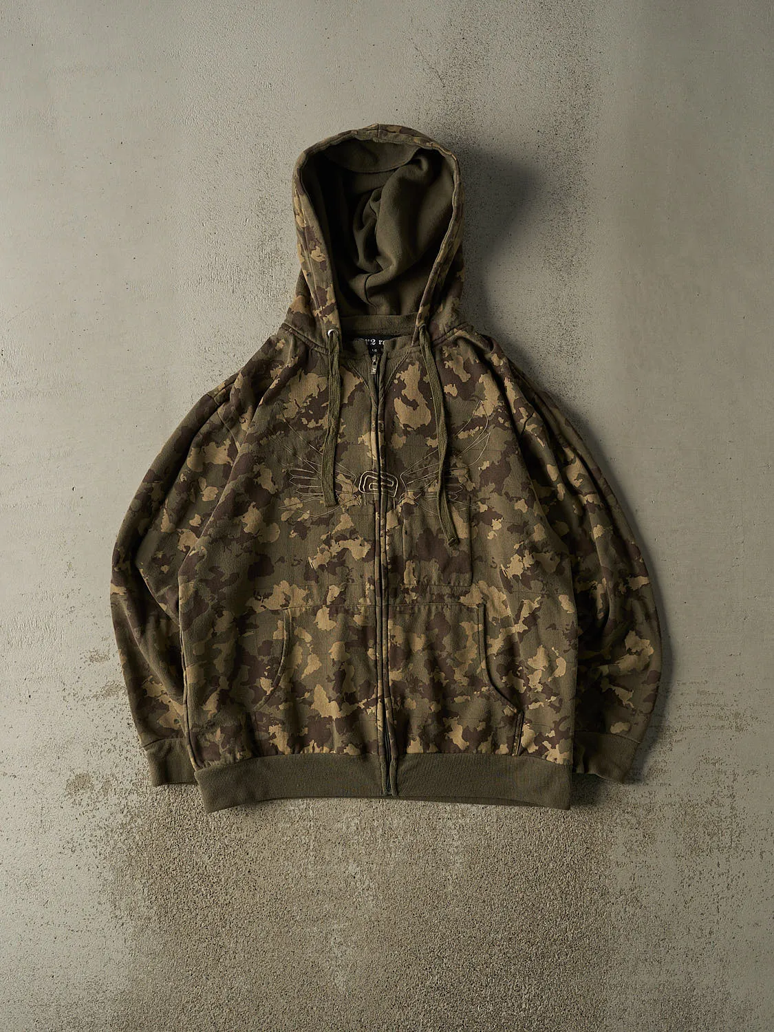 Vintage Y2K Camo Randy River Zip Up Graphic Hoodie (L) sold by Rebalance Vintage
