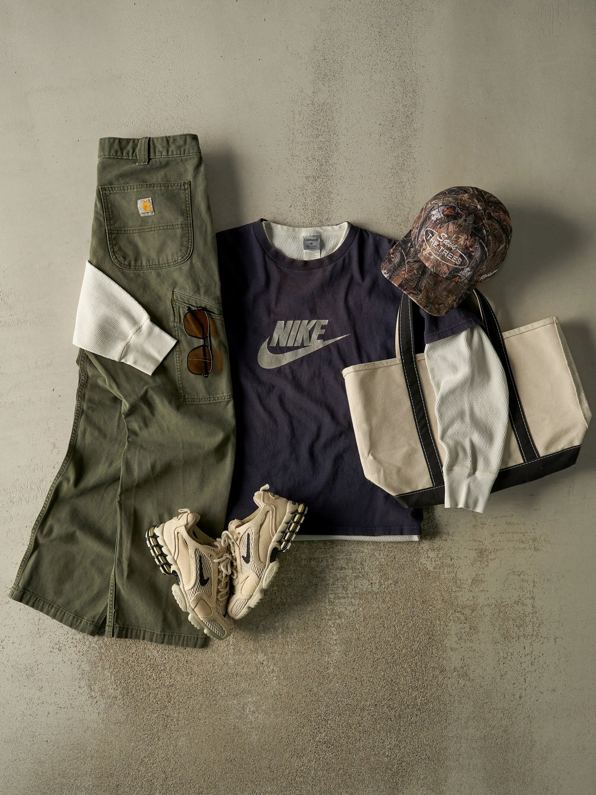 Vintage Y2K Sun Faded Navy Nike Tee (M) sold by Rebalance Vintage product image thumbnail 2