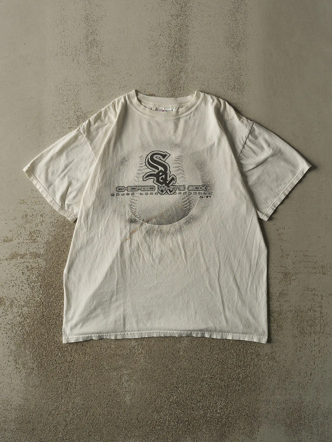 Vintage Y2K White Chicago White Sox Tee (XL) sold by Rebalance Vintage