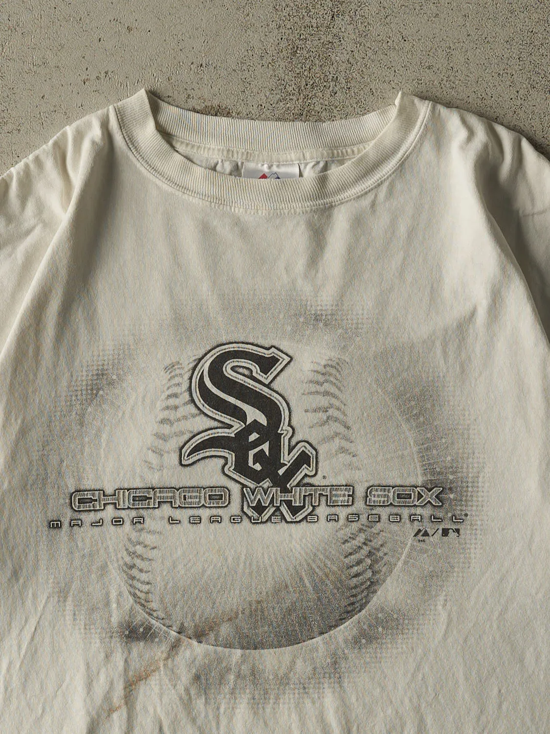 Vintage Y2K White Chicago White Sox Tee (XL) sold by Rebalance Vintage product image thumbnail 2