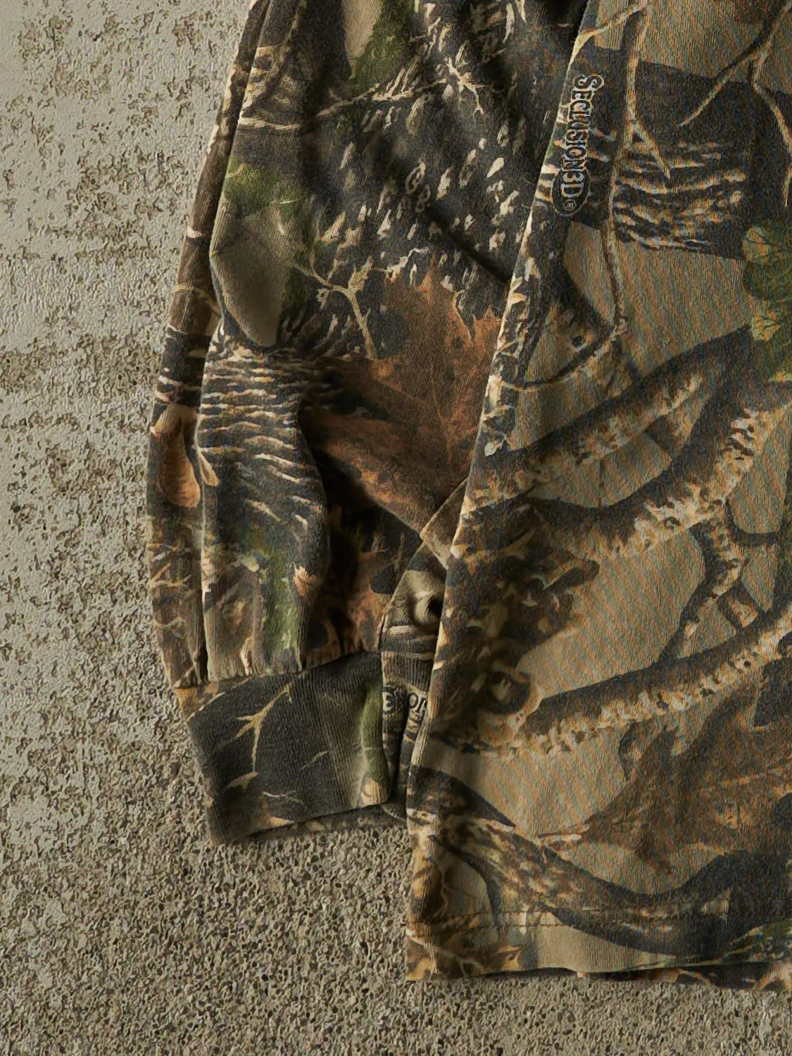 Vintage Y2K Camo Cabela's Pocket Long Sleeve (XL) sold by Rebalance Vintage product image thumbnail 3