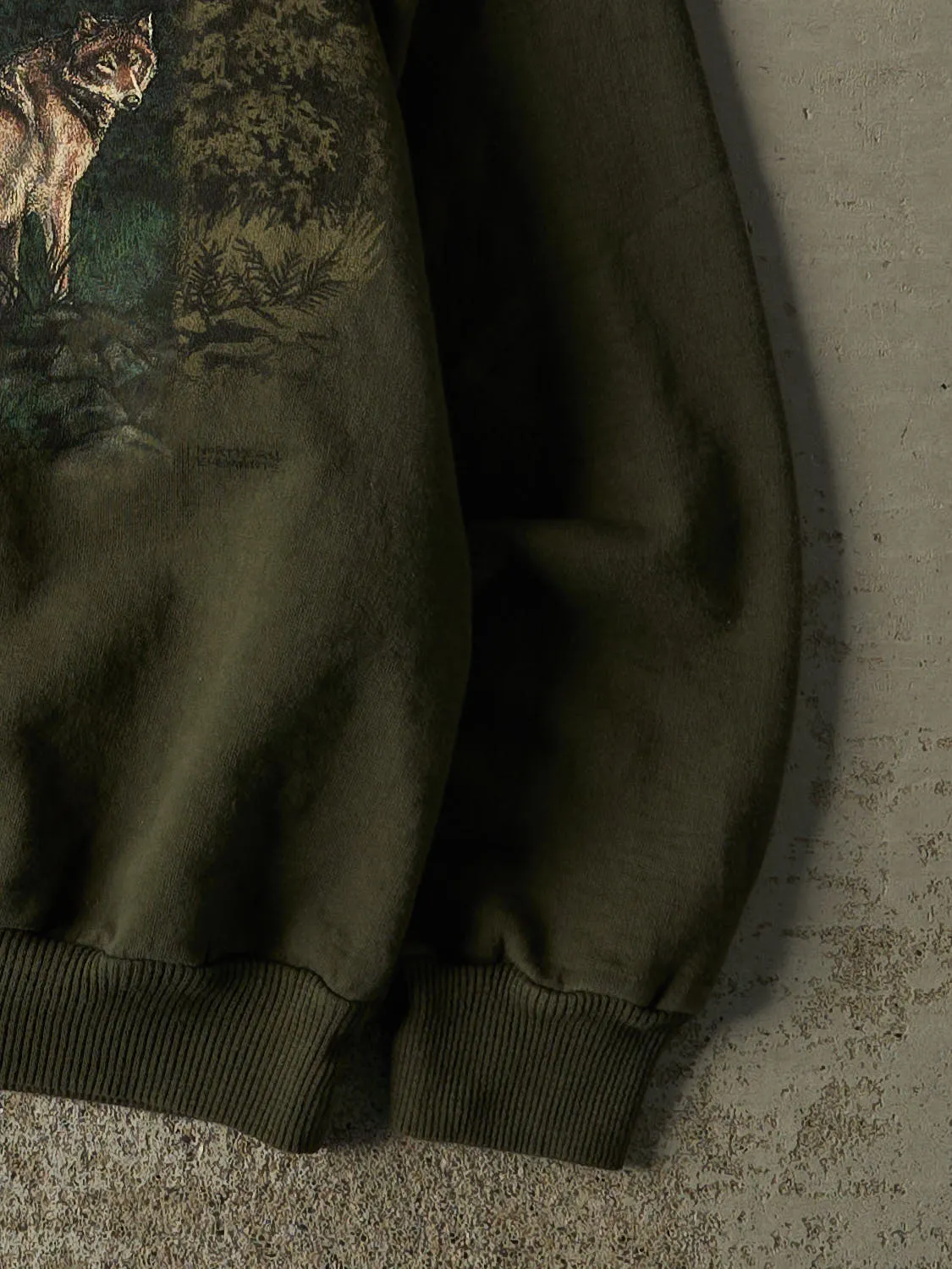 Vintage 90s Green Northern Elements Wolf Crewneck (M) sold by Rebalance Vintage product image thumbnail 5