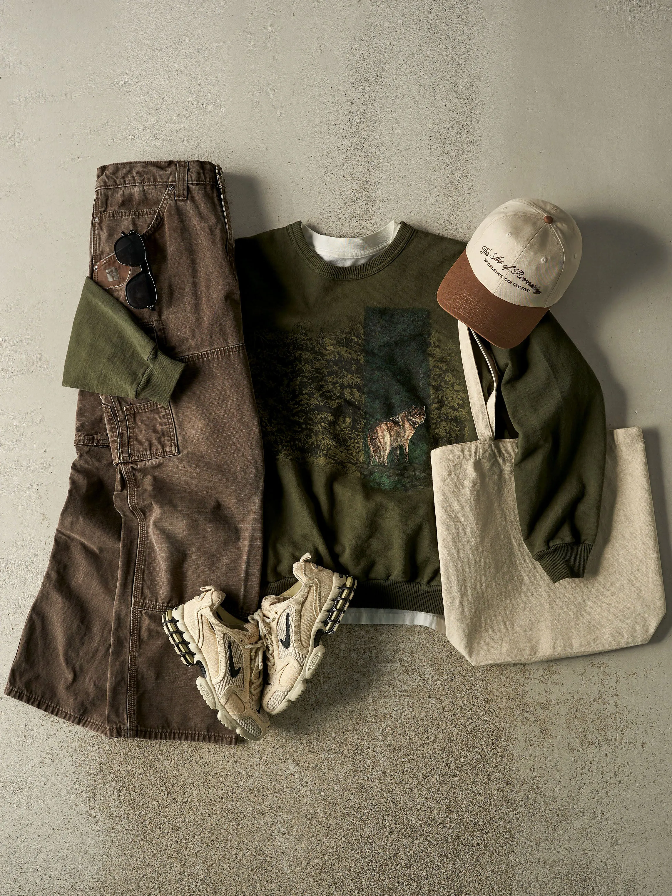 Vintage 90s Green Northern Elements Wolf Crewneck (M) sold by Rebalance Vintage product image thumbnail 2