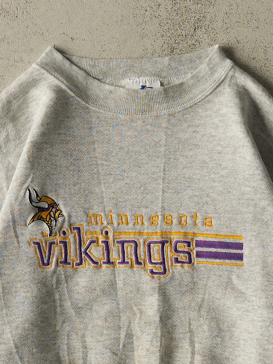 Vintage 90s Heather Grey Minnesota Vikings Embroidered Crewneck (M) sold by Rebalance Vintage product image thumbnail 2