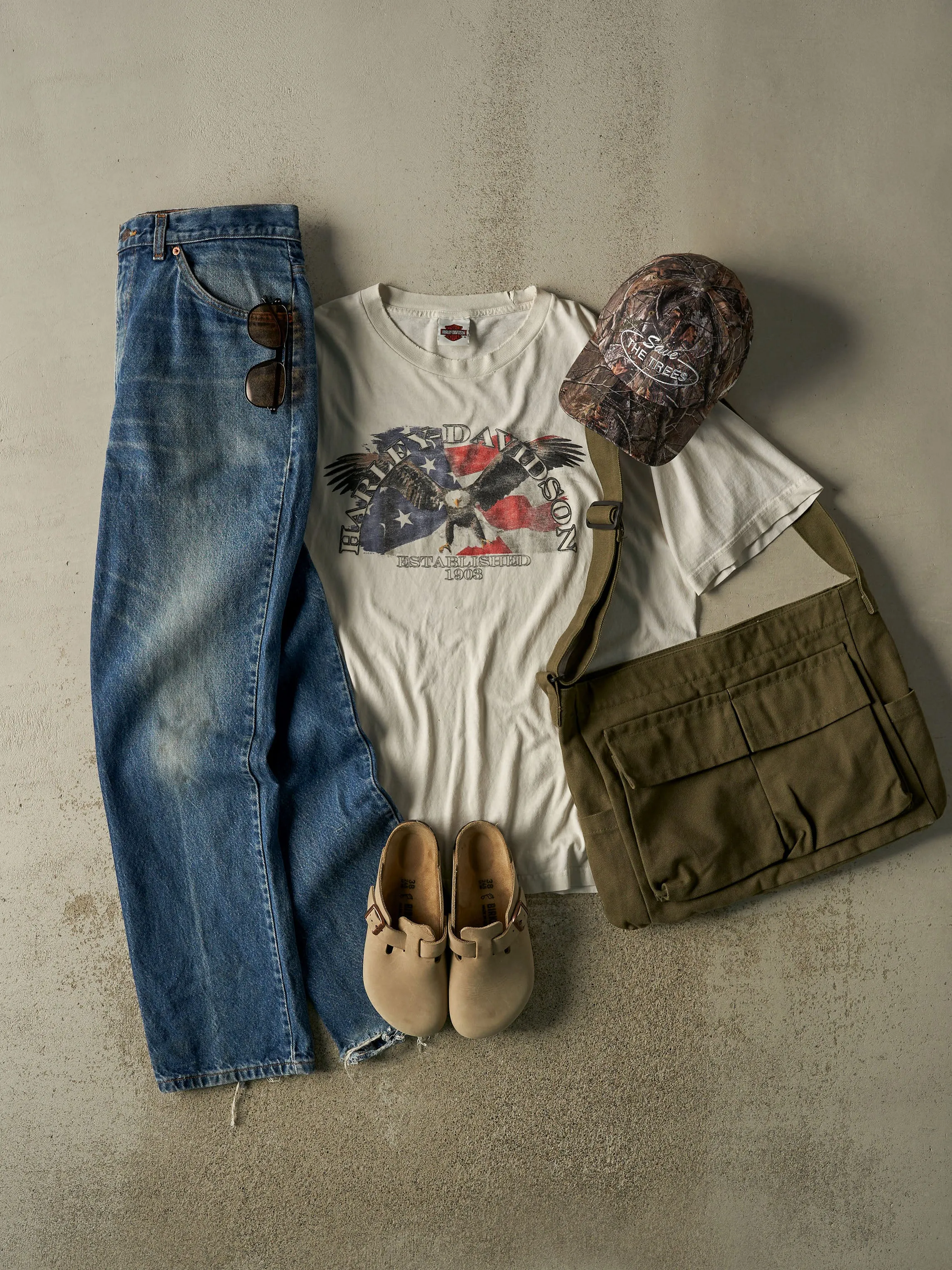 Vintage 14' White Harley Davidson Gladstone OR Tee (L/XL) sold by Rebalance Vintage product image thumbnail 2