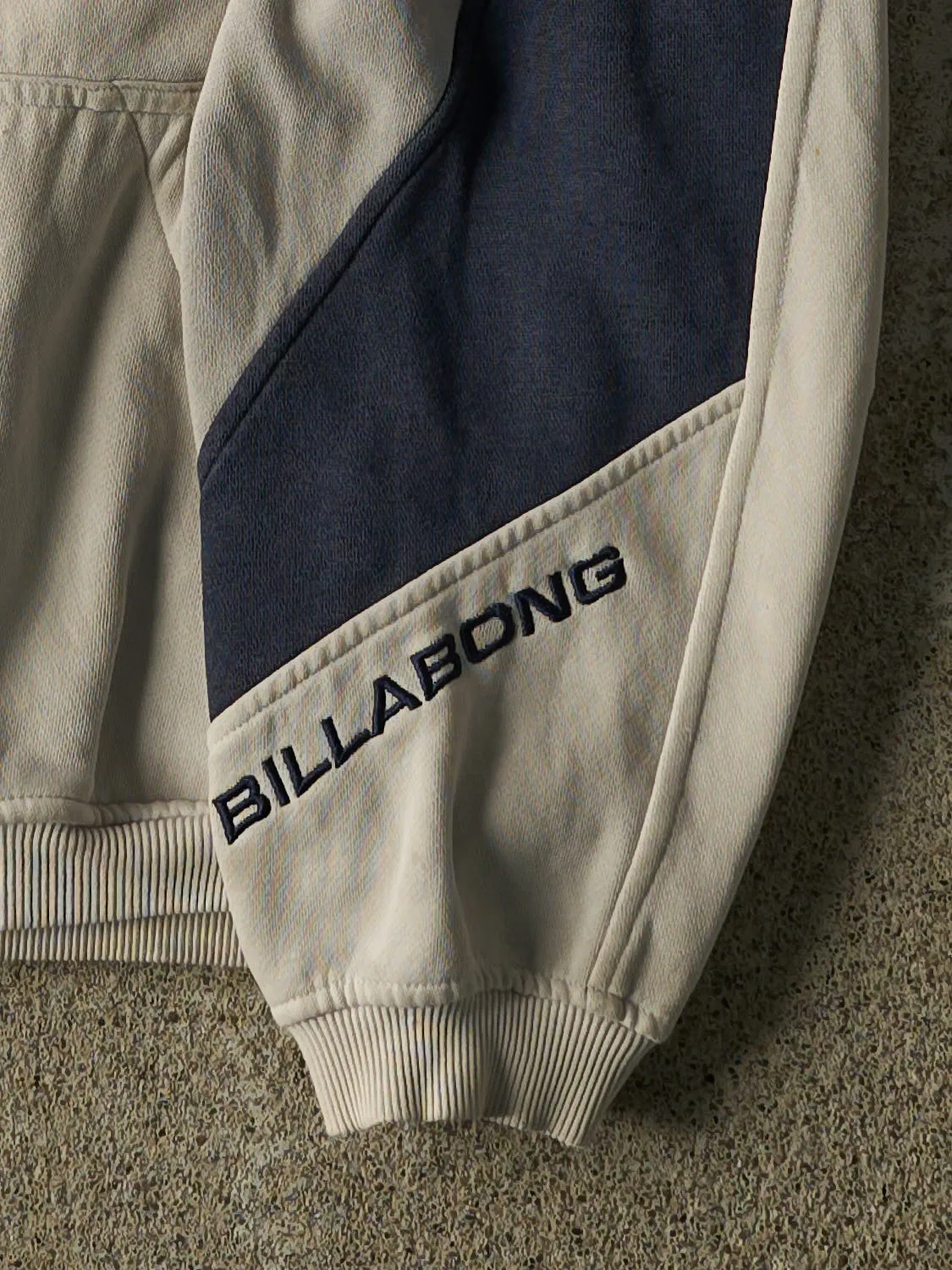 Vintage Y2K Beige Billabong Hoodie (XS/S) sold by Rebalance Vintage product image thumbnail 4