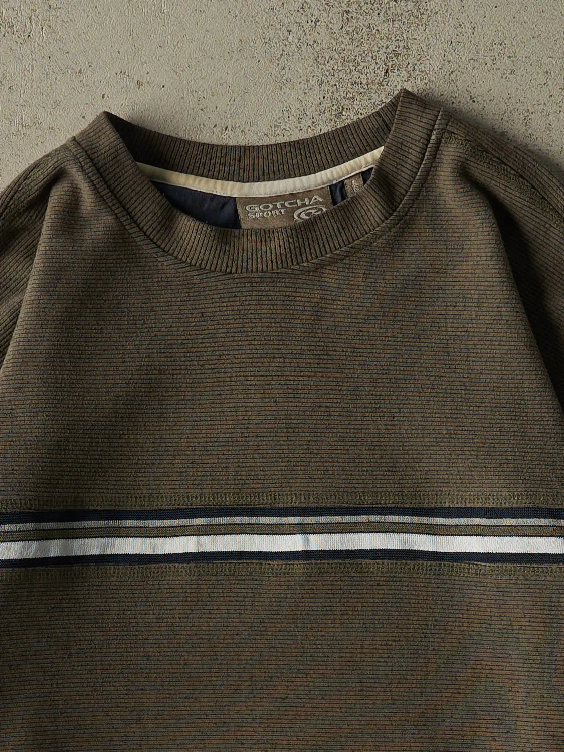 Vintage Y2K Green Textured Long Sleeve (L/XL) sold by Rebalance Vintage product image thumbnail 2