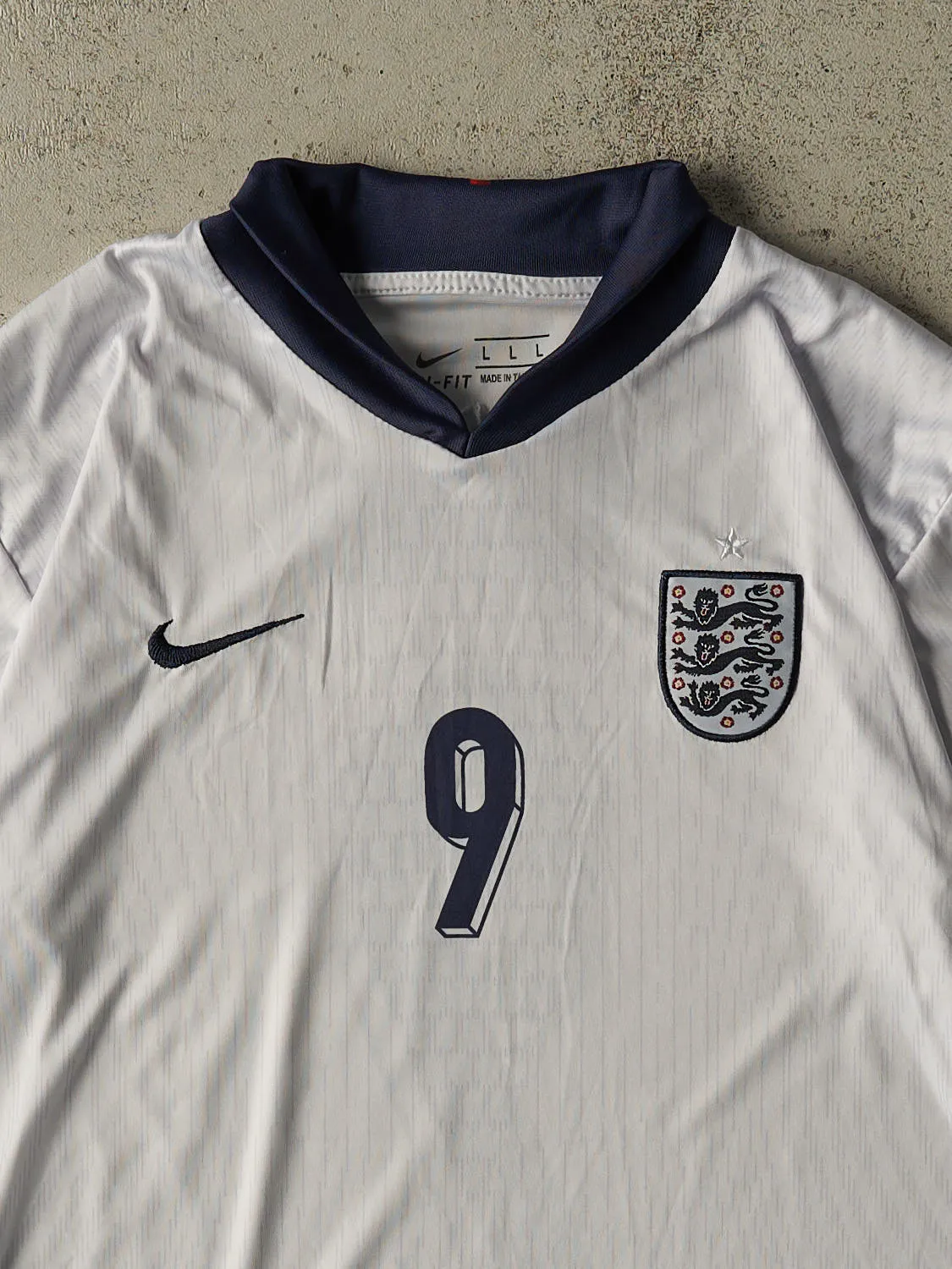 Vintage Y2K White England #9 Kane Soccer Jersey (L) sold by Rebalance Vintage product image thumbnail 4