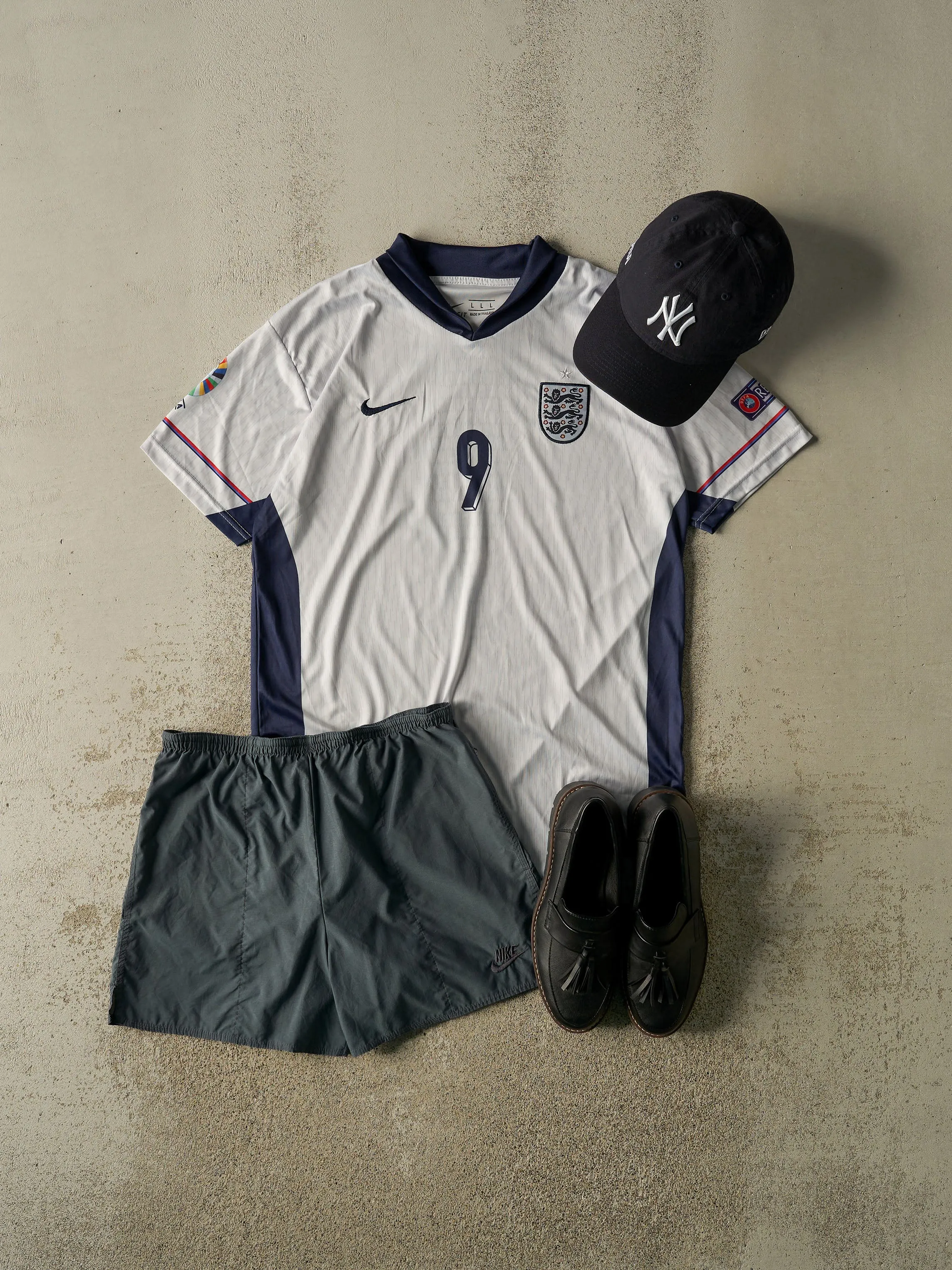 Vintage Y2K White England #9 Kane Soccer Jersey (L) sold by Rebalance Vintage product image thumbnail 2
