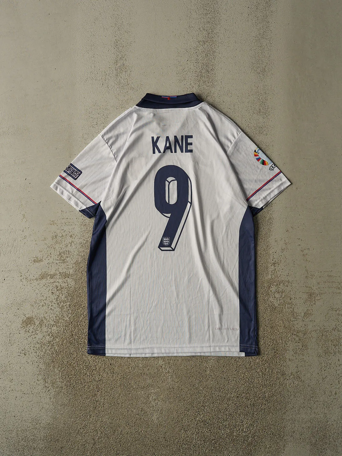 Vintage Y2K White England #9 Kane Soccer Jersey (L) sold by Rebalance Vintage product image thumbnail 3