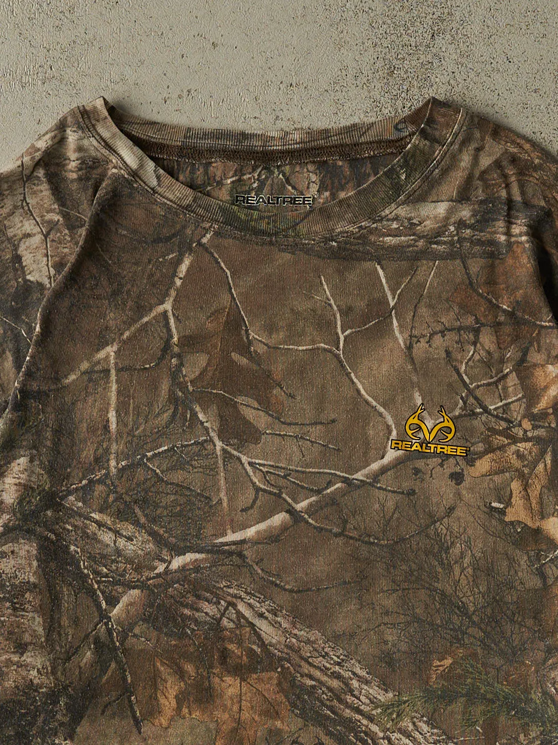 Vintage Y2K Camo Realtree Logo Long Sleeve (XL/XXL) sold by Rebalance Vintage product image thumbnail 2