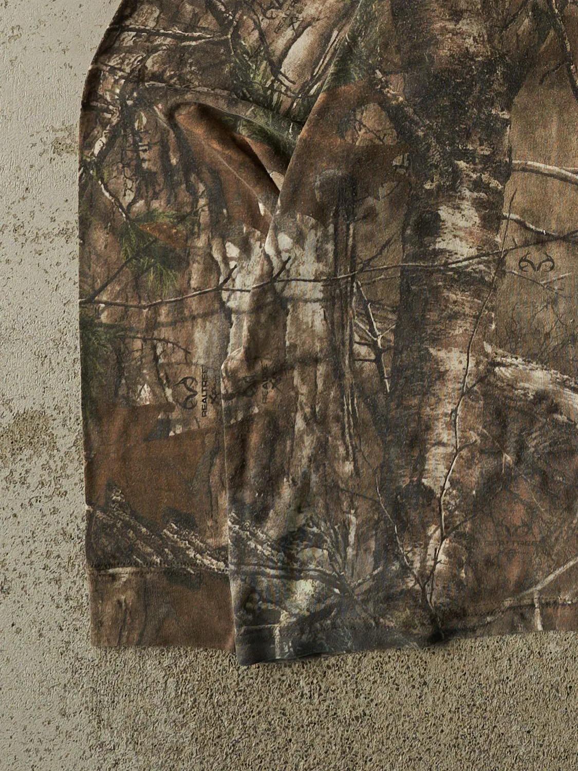 Vintage Y2K Camo Realtree Logo Long Sleeve (XL/XXL) sold by Rebalance Vintage product image thumbnail 3