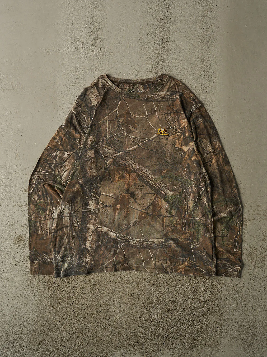 Vintage Y2K Camo Realtree Logo Long Sleeve (XL/XXL) sold by Rebalance Vintage