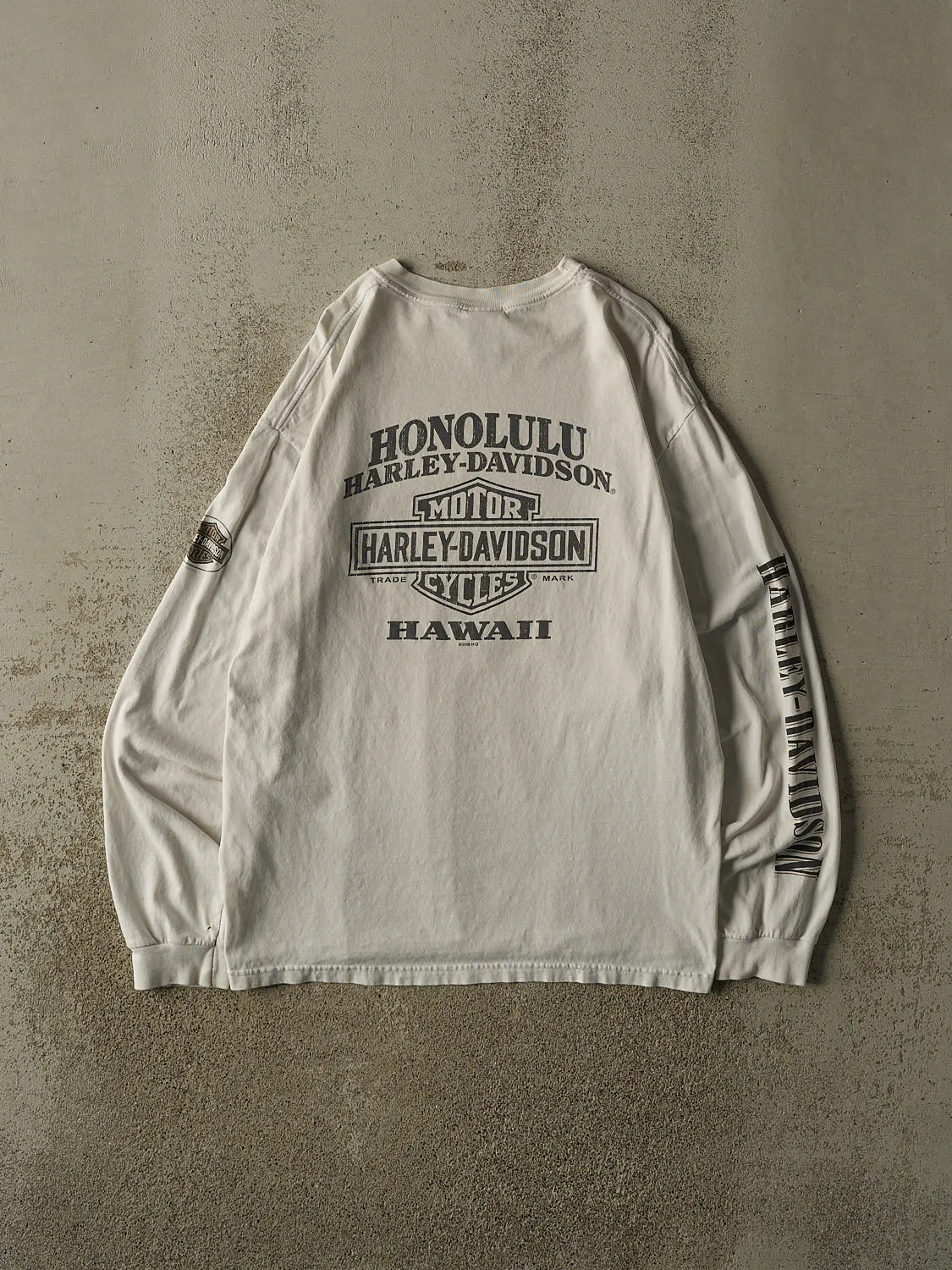 Vintage 09' White Harley Davidson Hawaii Long Sleeve (L/XL) sold by Rebalance Vintage product image thumbnail 2