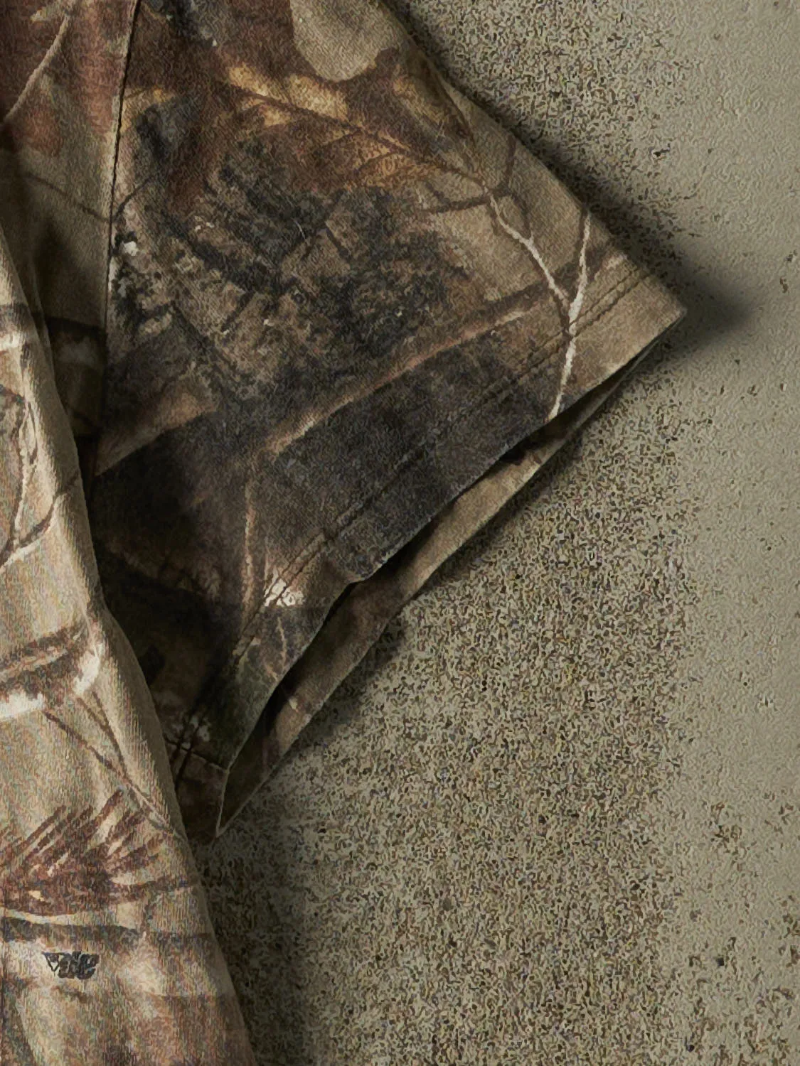 Vintage Y2K Camo Realtree x Gander Tee (M/L) sold by Rebalance Vintage product image thumbnail 4
