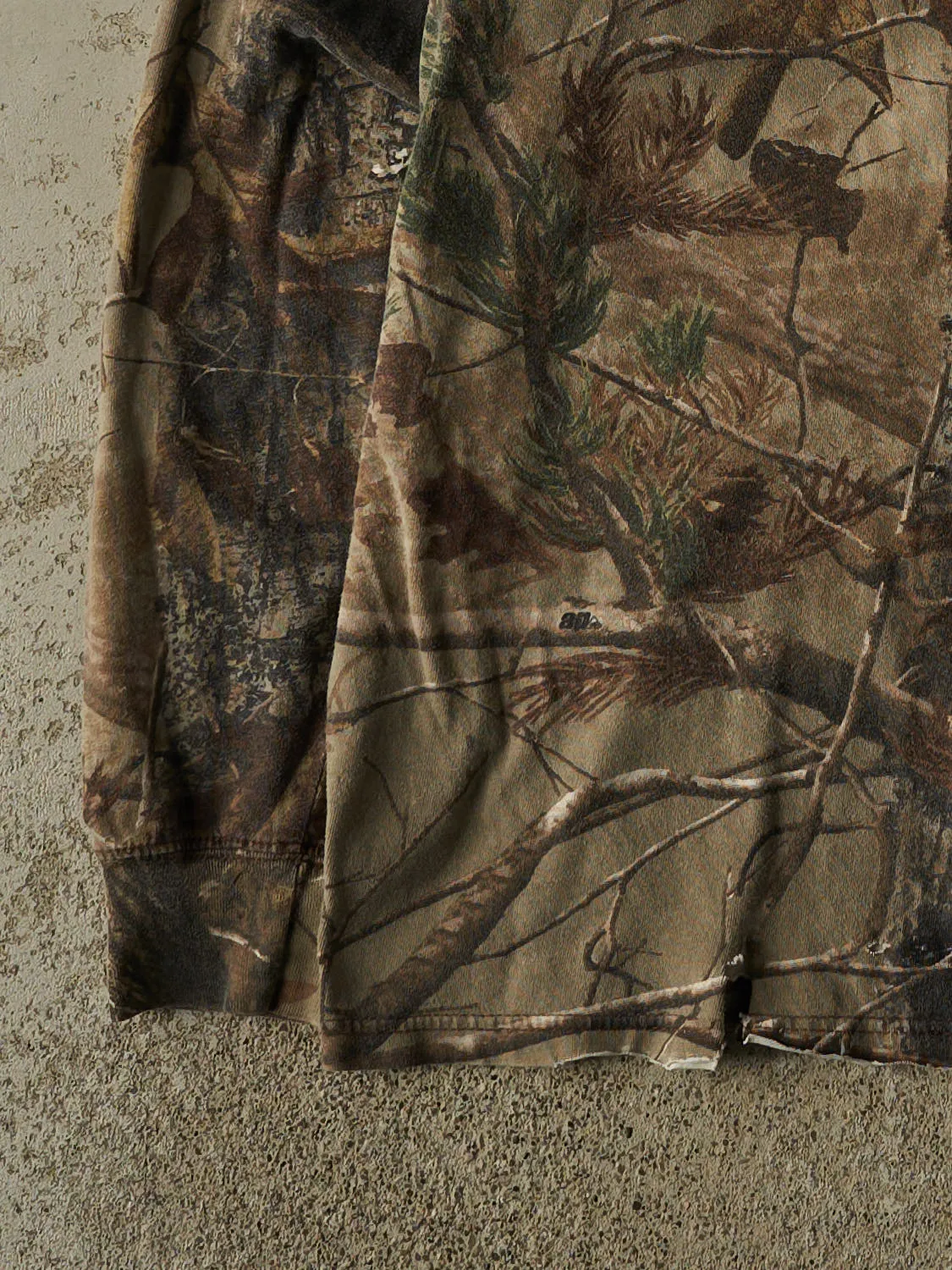 Vintage 90s Camo Russell x Realtree Pocket Long Sleeve (XL/XXL) sold by Rebalance Vintage product image thumbnail 3
