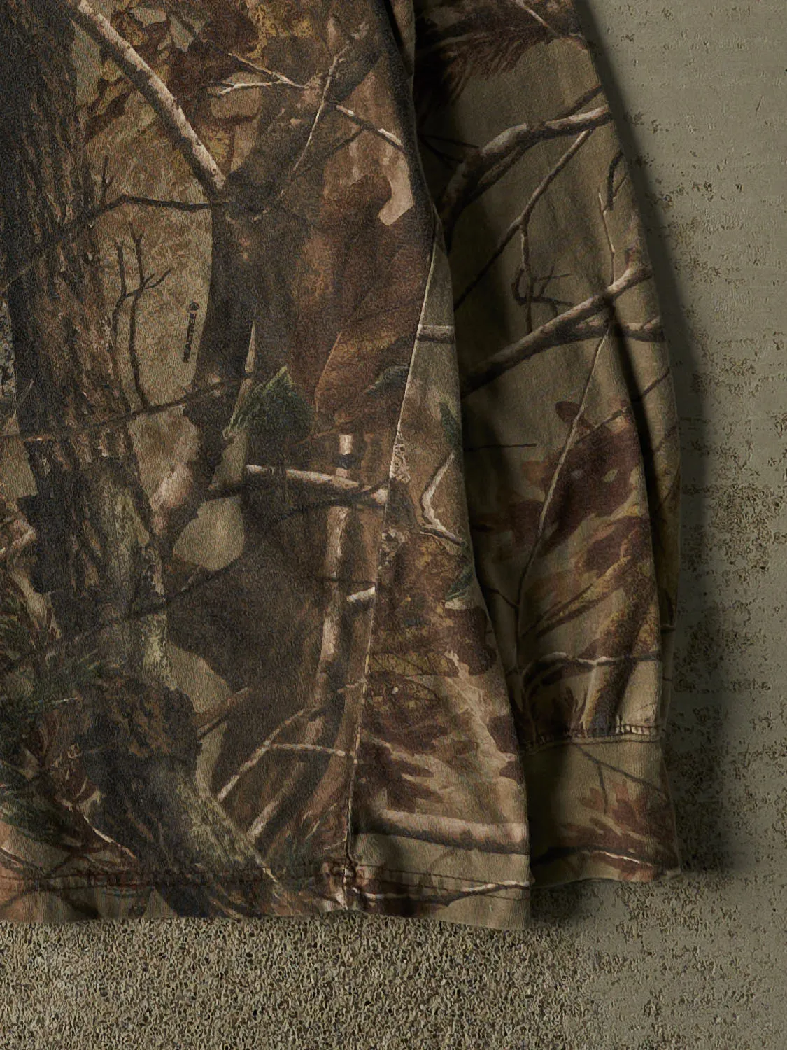 Vintage 90s Camo Russell x Realtree Pocket Long Sleeve (XL/XXL) sold by Rebalance Vintage product image thumbnail 4