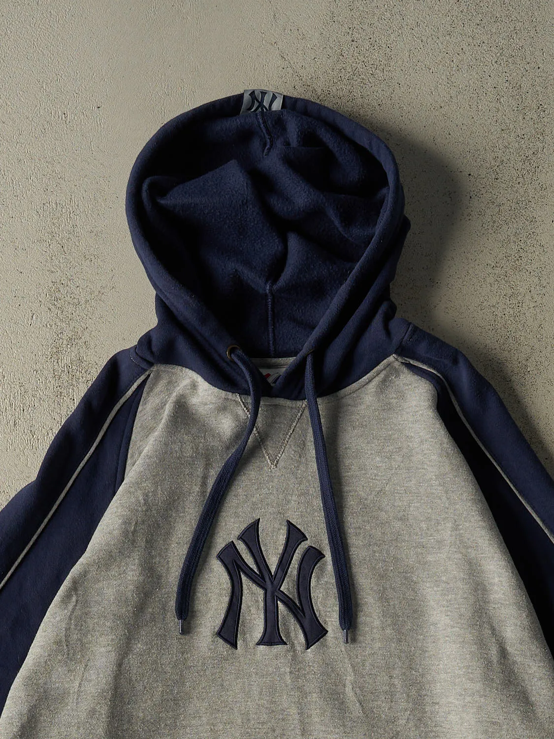 Vintage Y2K Grey New York Yankees Embroidered Hoodie (XXXL) sold by Rebalance Vintage product image thumbnail 2