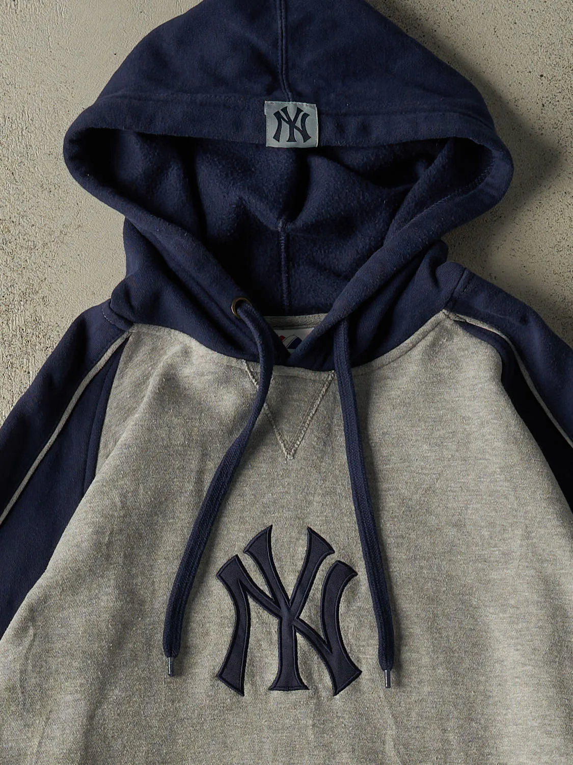 Vintage Y2K Grey New York Yankees Embroidered Hoodie (XXXL) sold by Rebalance Vintage product image thumbnail 4