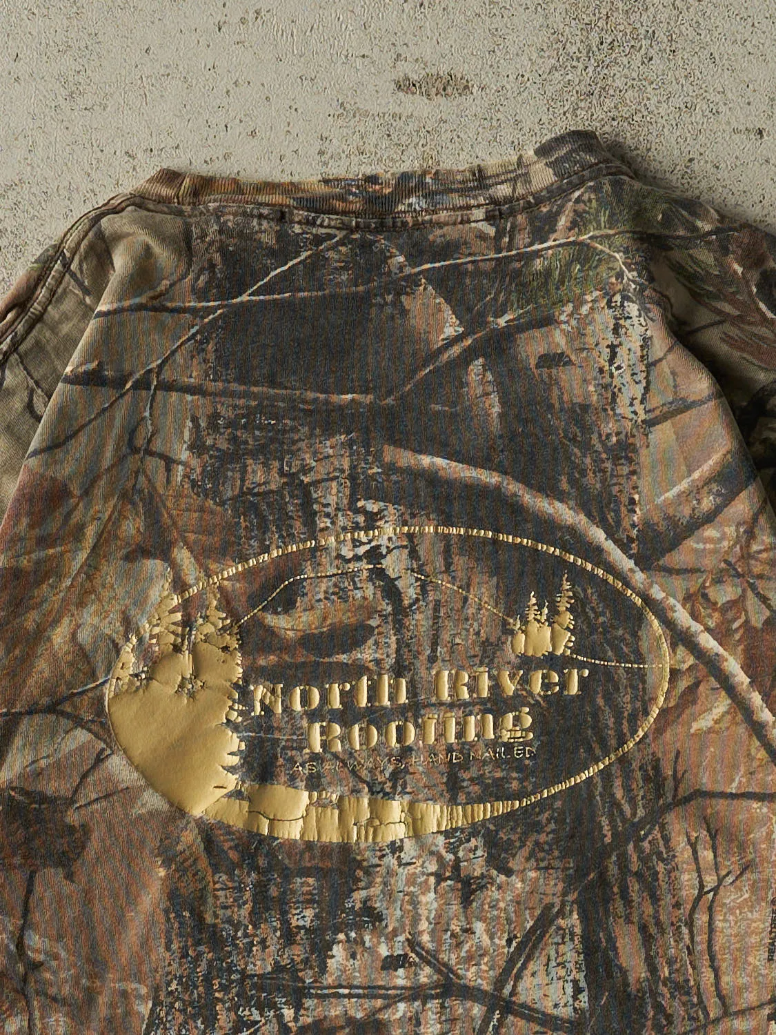 Vintage 90s Camo Realtree North River Roofing Pocket Tee (M/L) sold by Rebalance Vintage product image thumbnail 4
