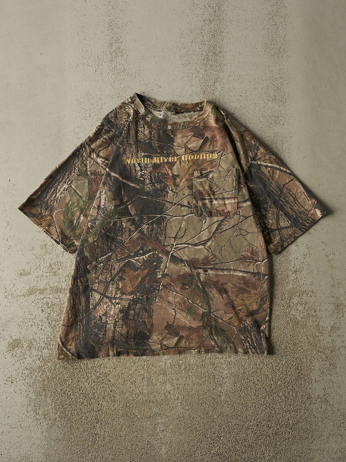 Vintage 90s Camo Realtree North River Roofing Pocket Tee (M/L) sold by Rebalance Vintage