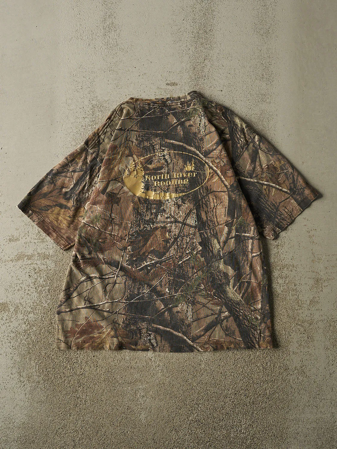 Vintage 90s Camo Realtree North River Roofing Pocket Tee (M/L) sold by Rebalance Vintage product image thumbnail 2