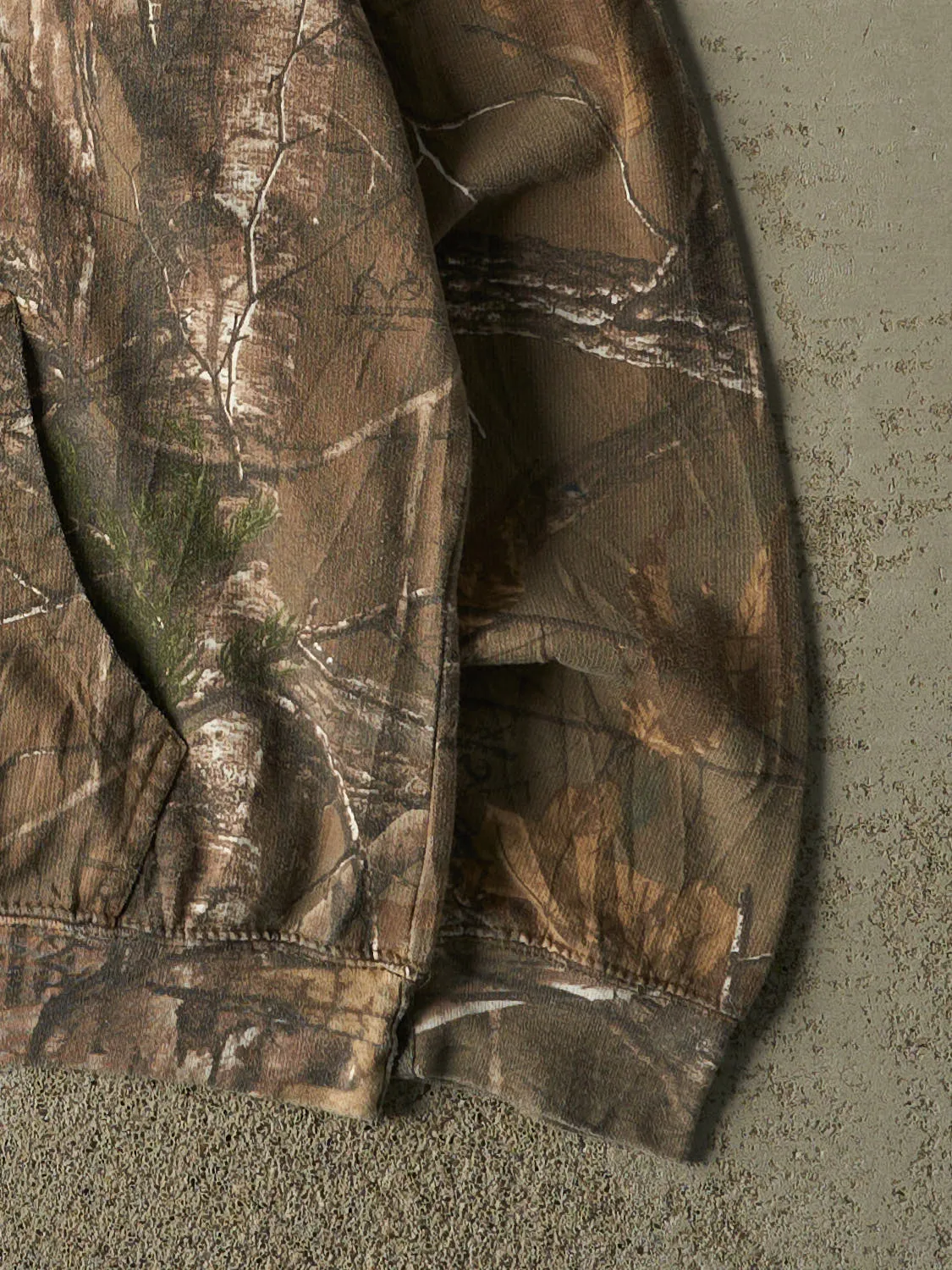 Vintage 90s Camo Realtree Hoodie (L) sold by Rebalance Vintage product image thumbnail 4