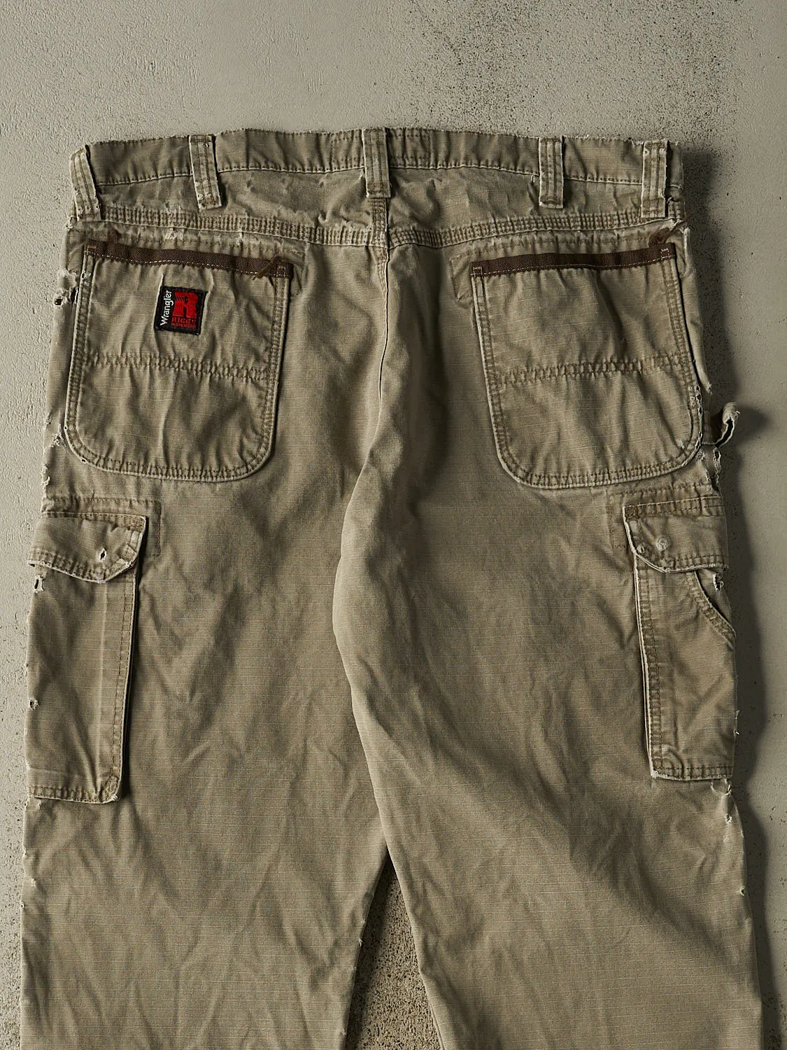 Vintage 90s Beige Wrangler Riggs Double Knee Cargo Pants (38x30) sold by Rebalance Vintage product image thumbnail 4