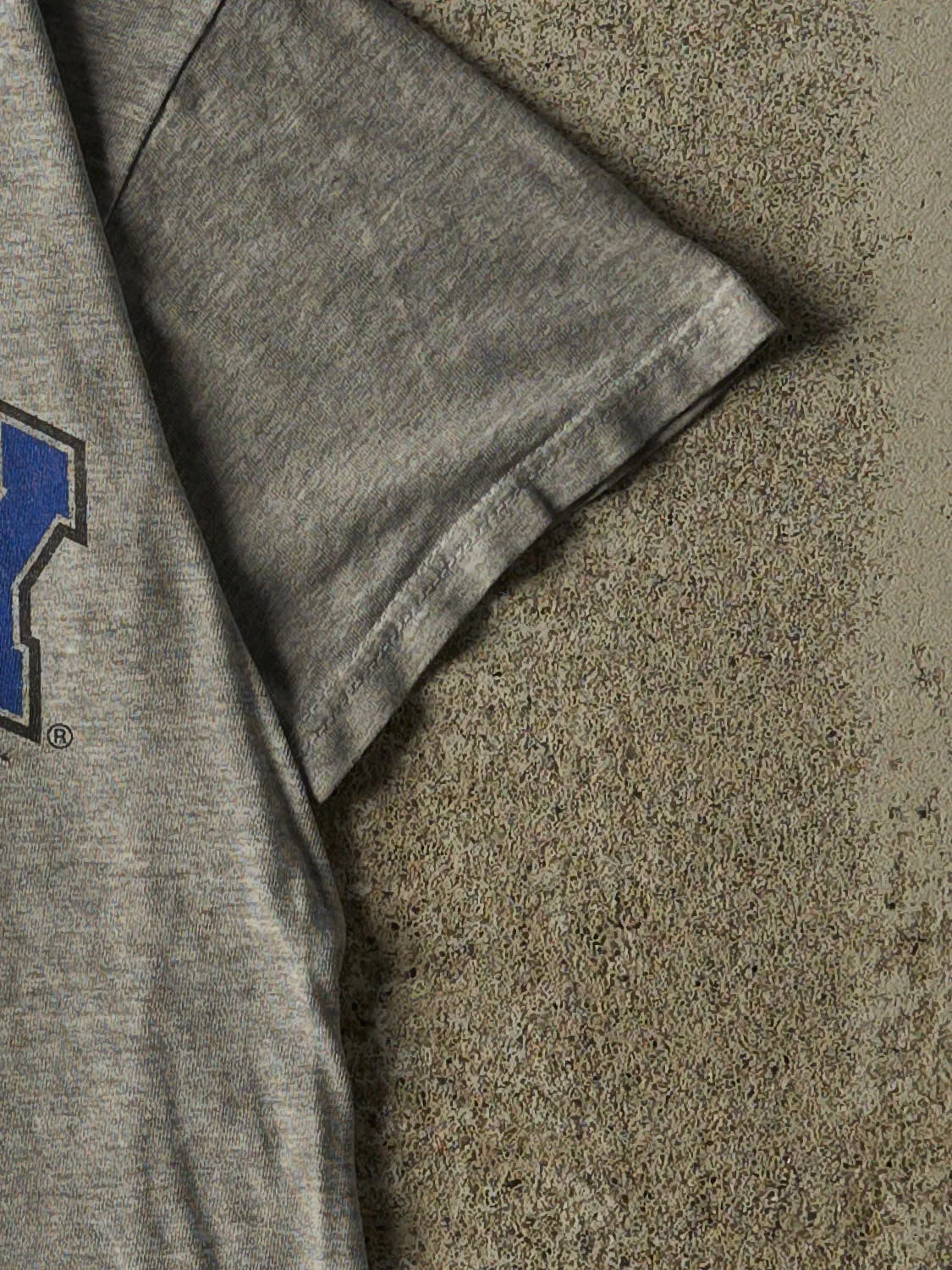 Vintage Y2K Grey University of Kentucky Tee (XS/S) sold by Rebalance Vintage product image thumbnail 4