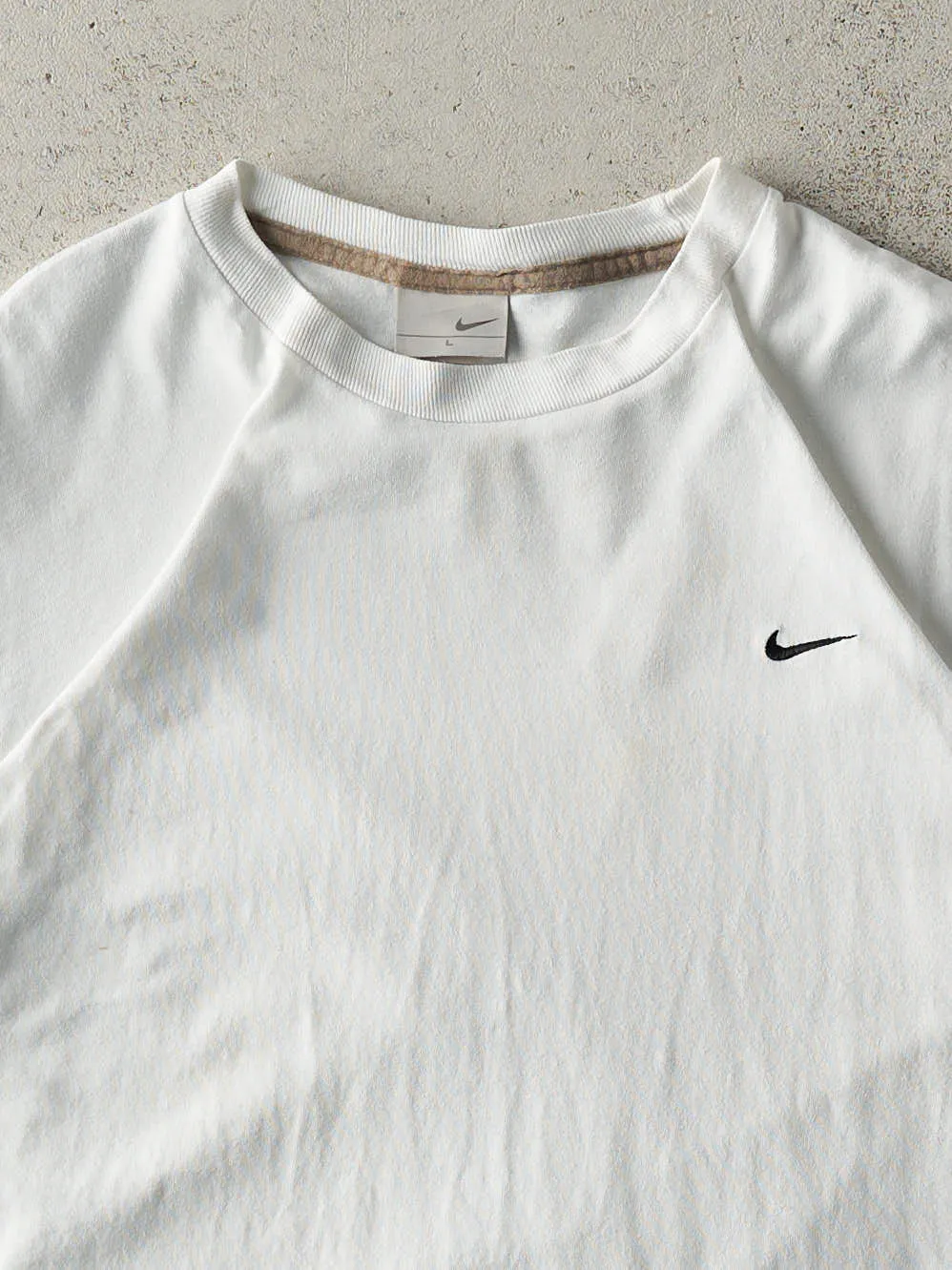 Vintage Y2K White Nike Swoosh Embroidered Tee (M) sold by Rebalance Vintage product image thumbnail 2