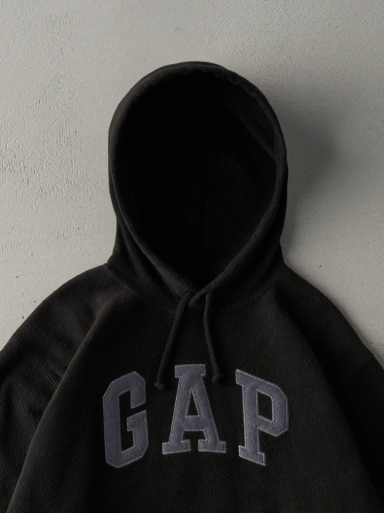 Vintage Y2K Black Gap Fleece Hoodie (M) sold by Rebalance Vintage product image thumbnail 2