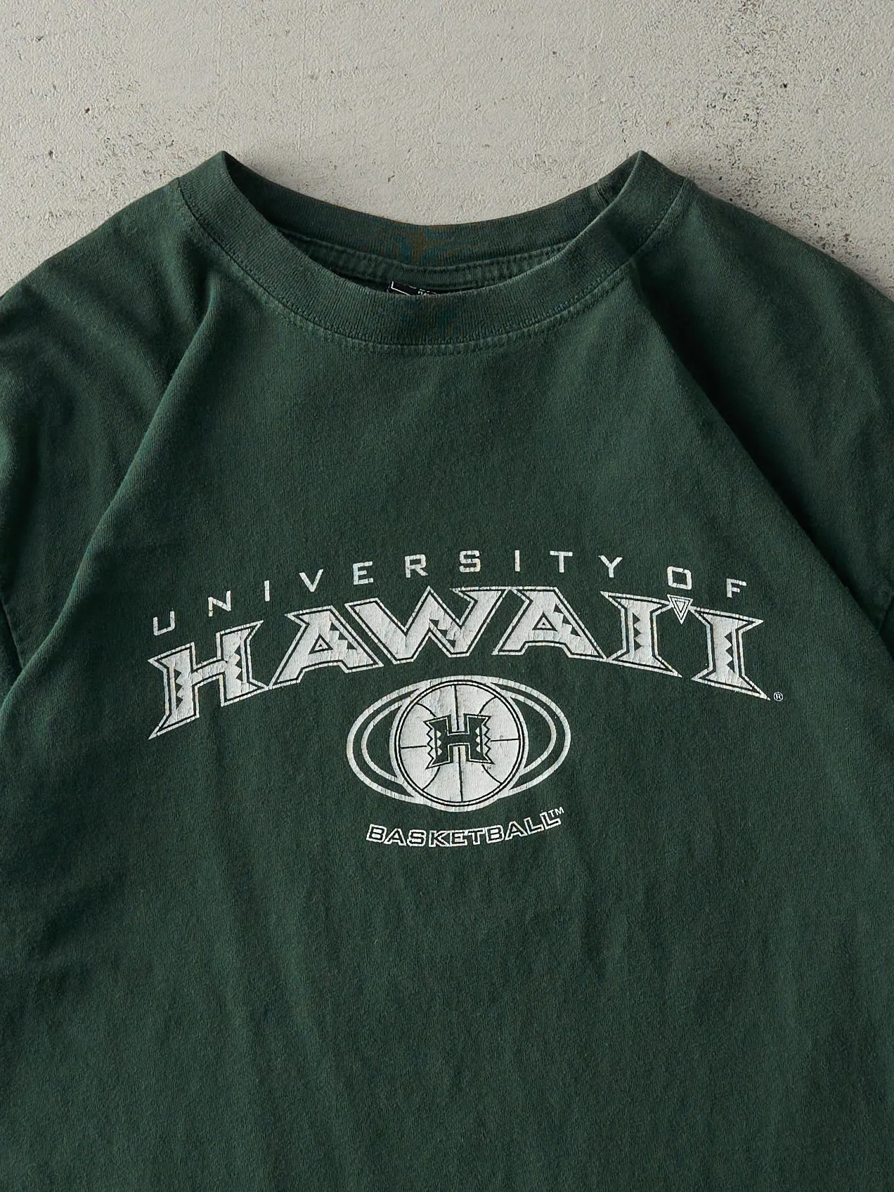 Vintage 90s Forest Green University of Hawaii Basketball Tee (M) sold by Rebalance Vintage product image thumbnail 2
