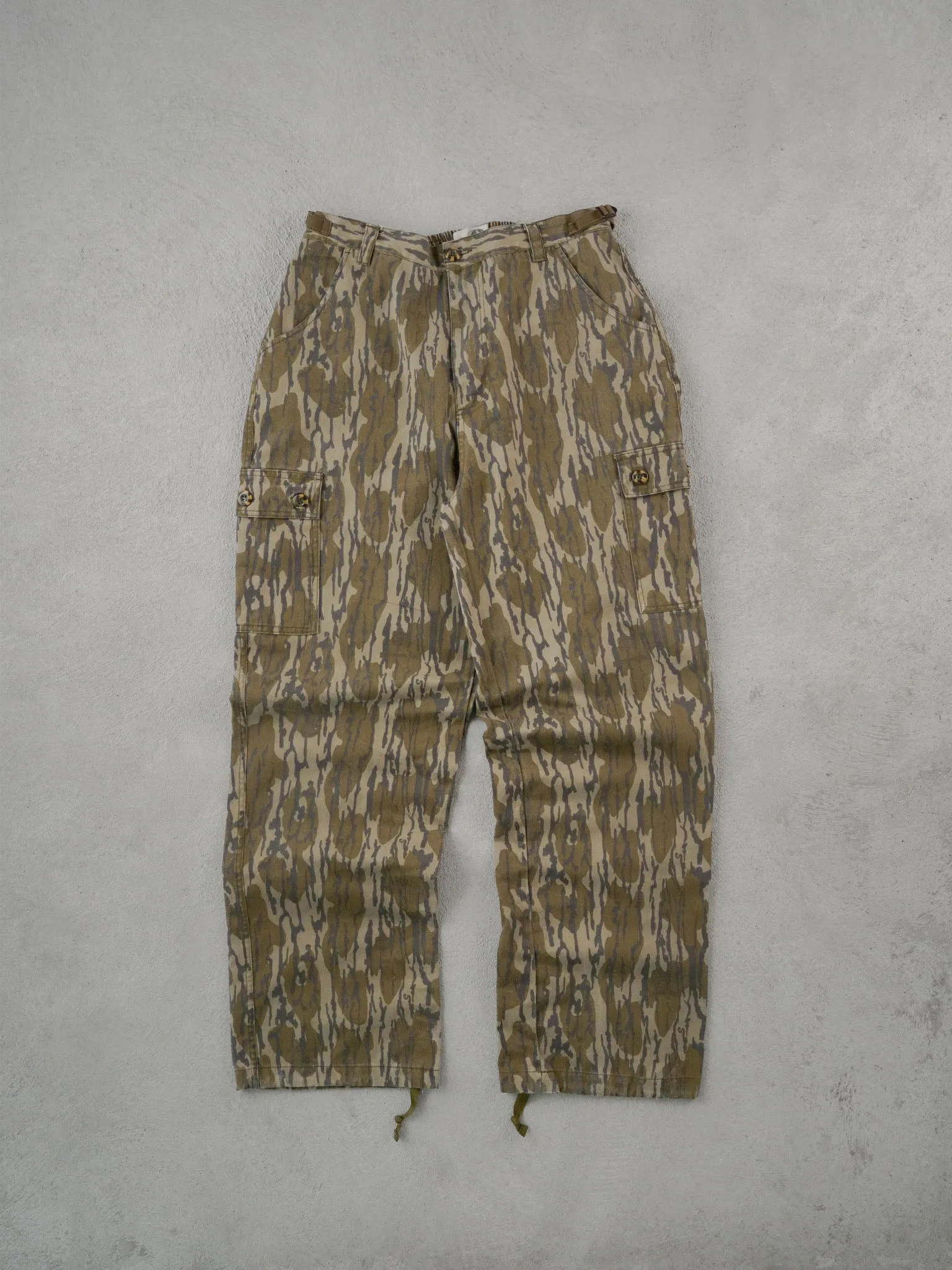 Vintage Y2k Green Mossy Oak Realltree Camo Cargo Pants (32x32) sold by Rebalance Vintage
