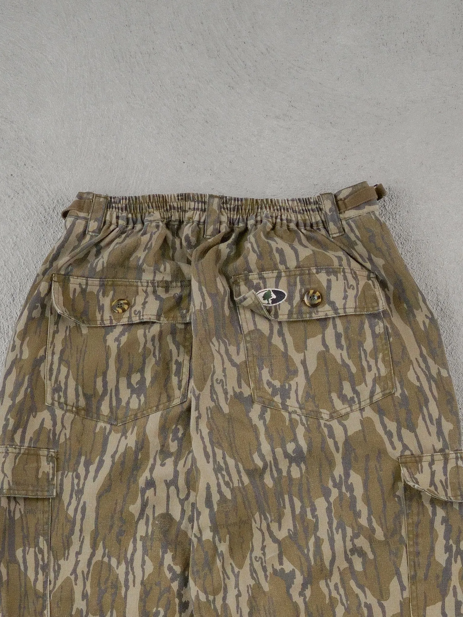 Vintage Y2k Green Mossy Oak Realltree Camo Cargo Pants (32x32) sold by Rebalance Vintage product image thumbnail 4