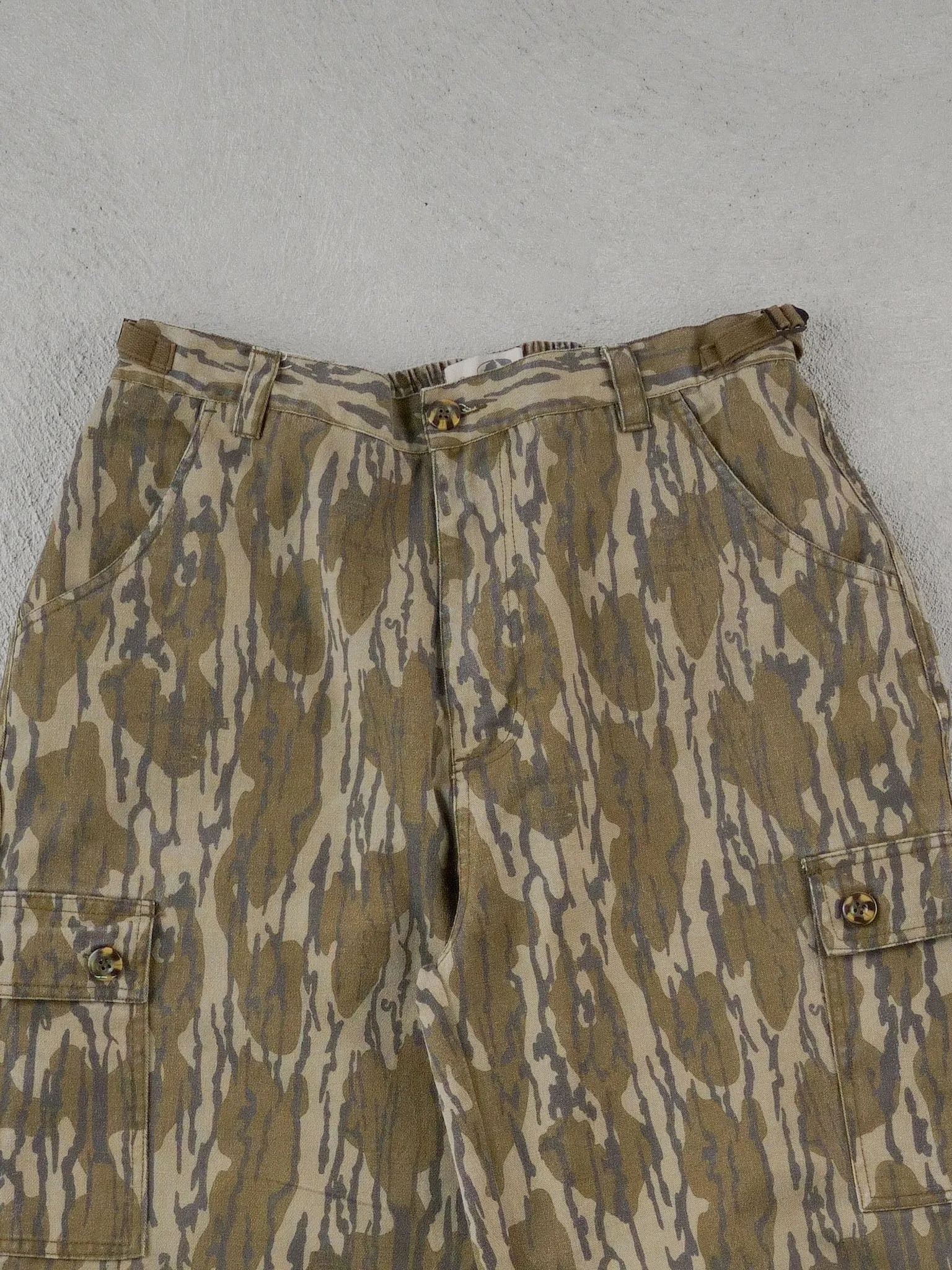 Vintage Y2k Green Mossy Oak Realltree Camo Cargo Pants (32x32) sold by Rebalance Vintage product image thumbnail 3