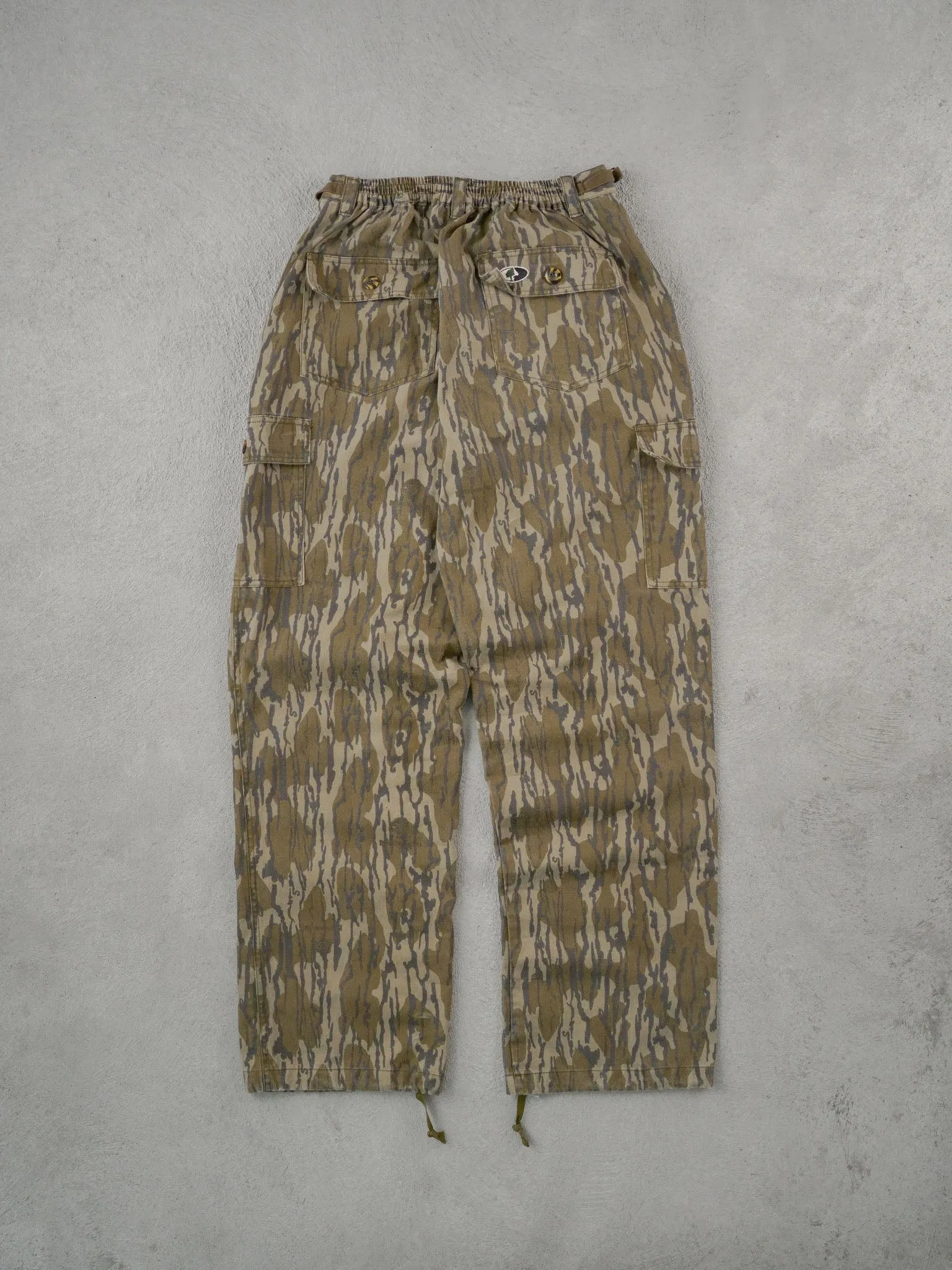 Vintage Y2k Green Mossy Oak Realltree Camo Cargo Pants (32x32) sold by Rebalance Vintage product image thumbnail 2