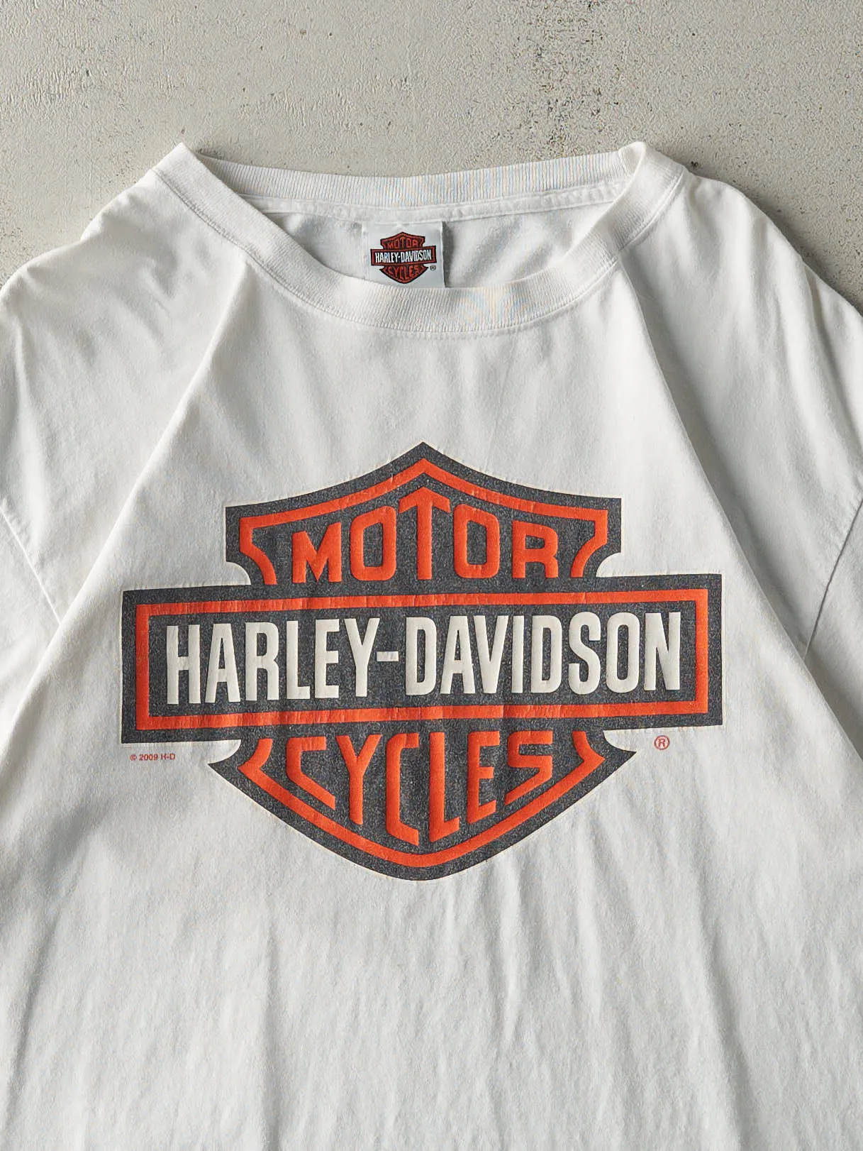 Vintage 09' White Barrie, Ontario Harley Davidson Tee (M) sold by Rebalance Vintage product image thumbnail 3
