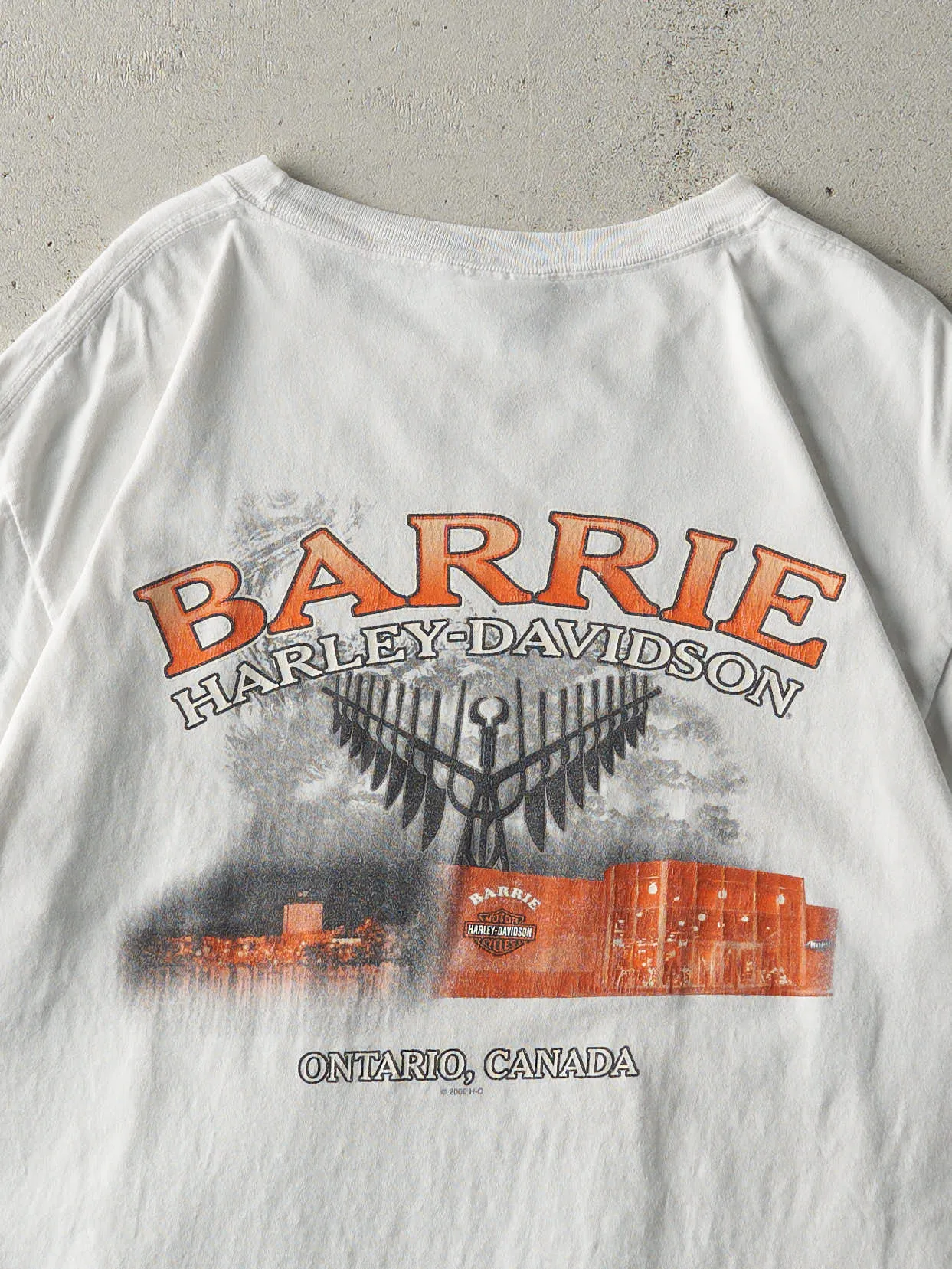 Vintage 09' White Barrie, Ontario Harley Davidson Tee (M) sold by Rebalance Vintage product image thumbnail 4