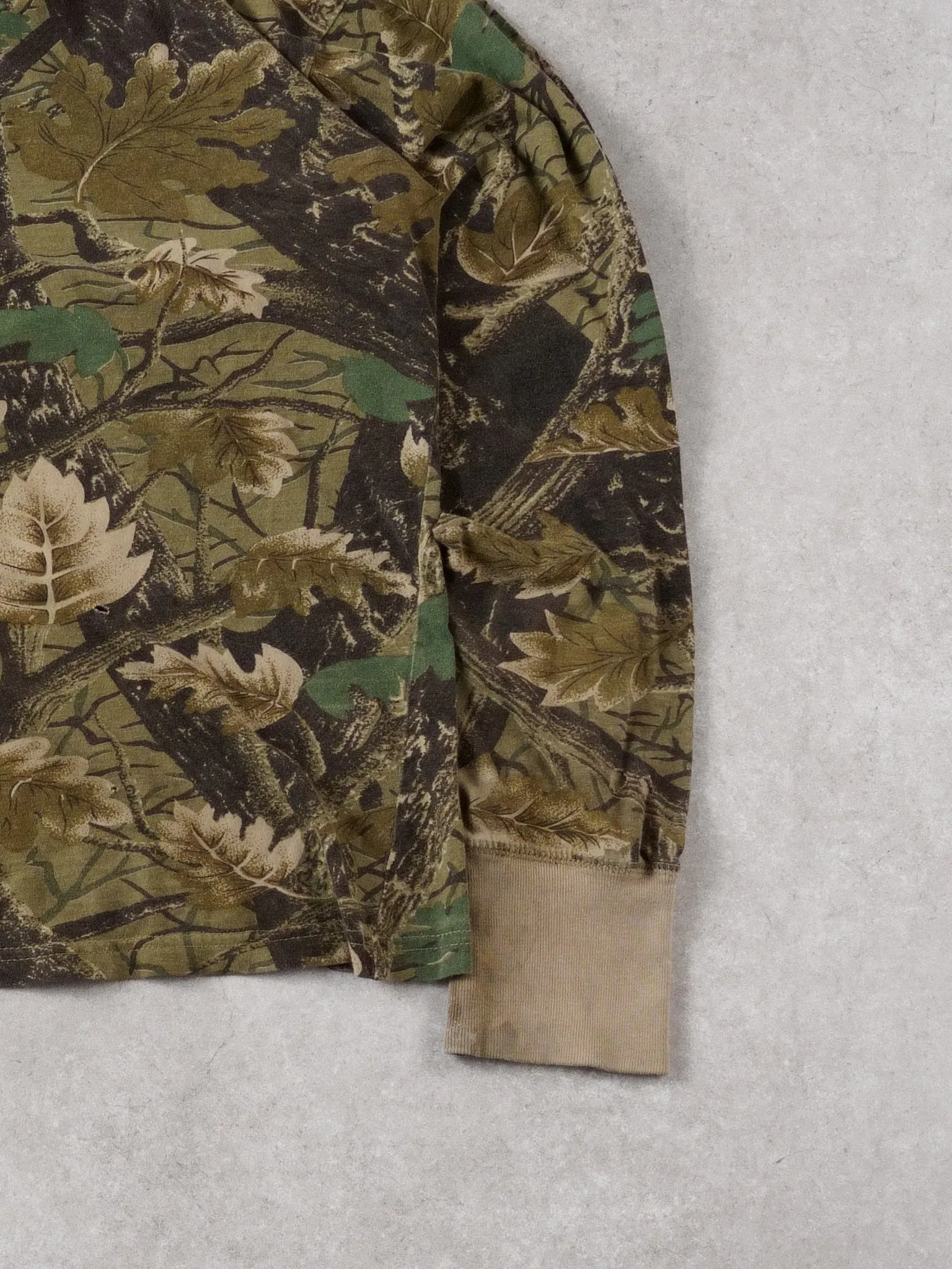 Vintage 90s Realtree Camo Longsleeve (S) sold by Rebalance Vintage product image thumbnail 3