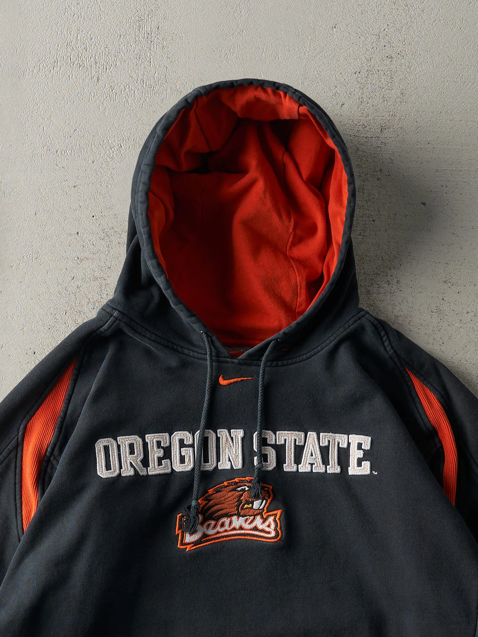 Vintage Y2K Black Nike Swoosh Oregon State Beavers Hoodie (L/XL) sold by Rebalance Vintage product image thumbnail 2